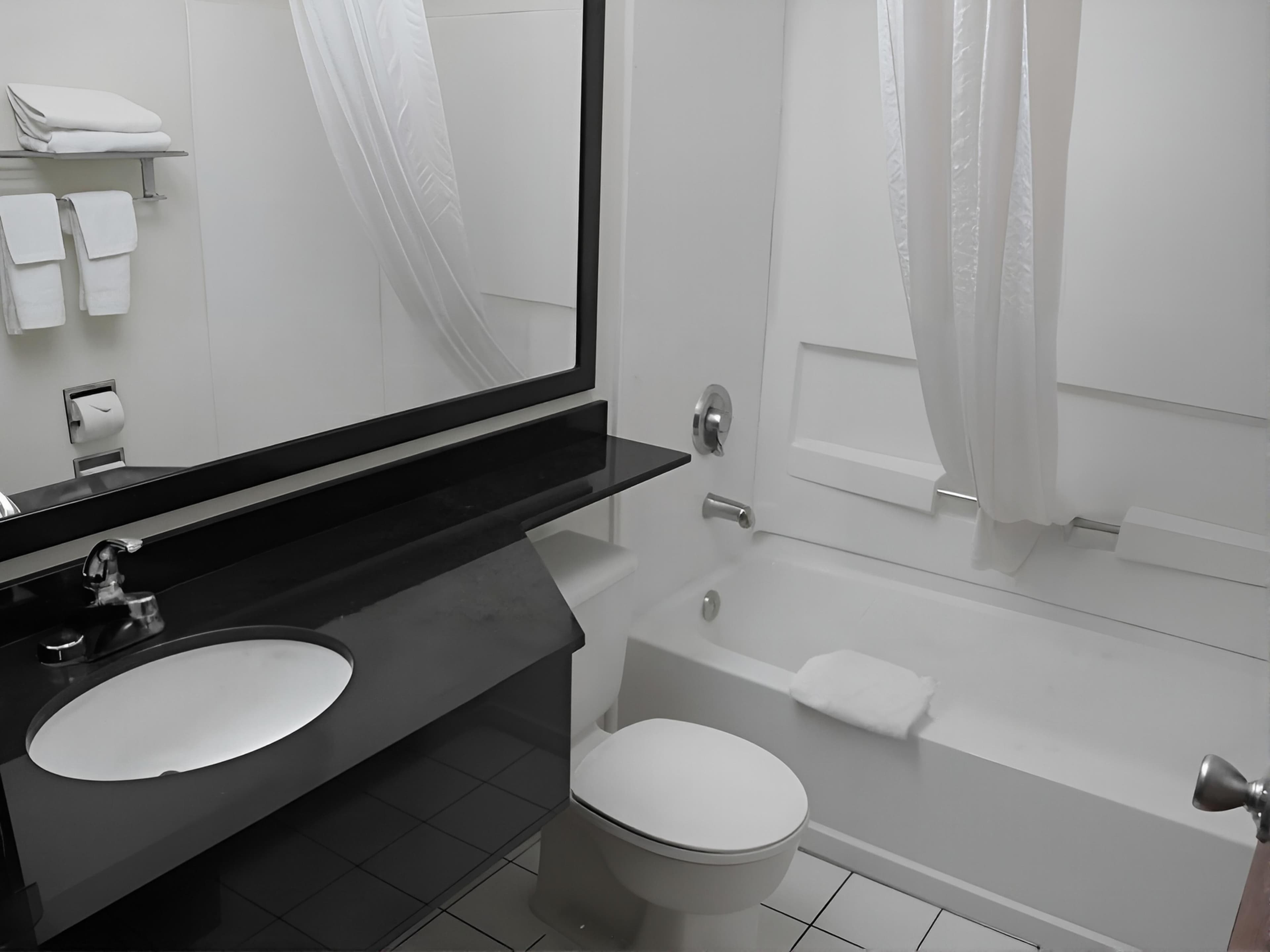 Rodeway Inn & Suites Chandler - Phoenix South I-10 - Image 3