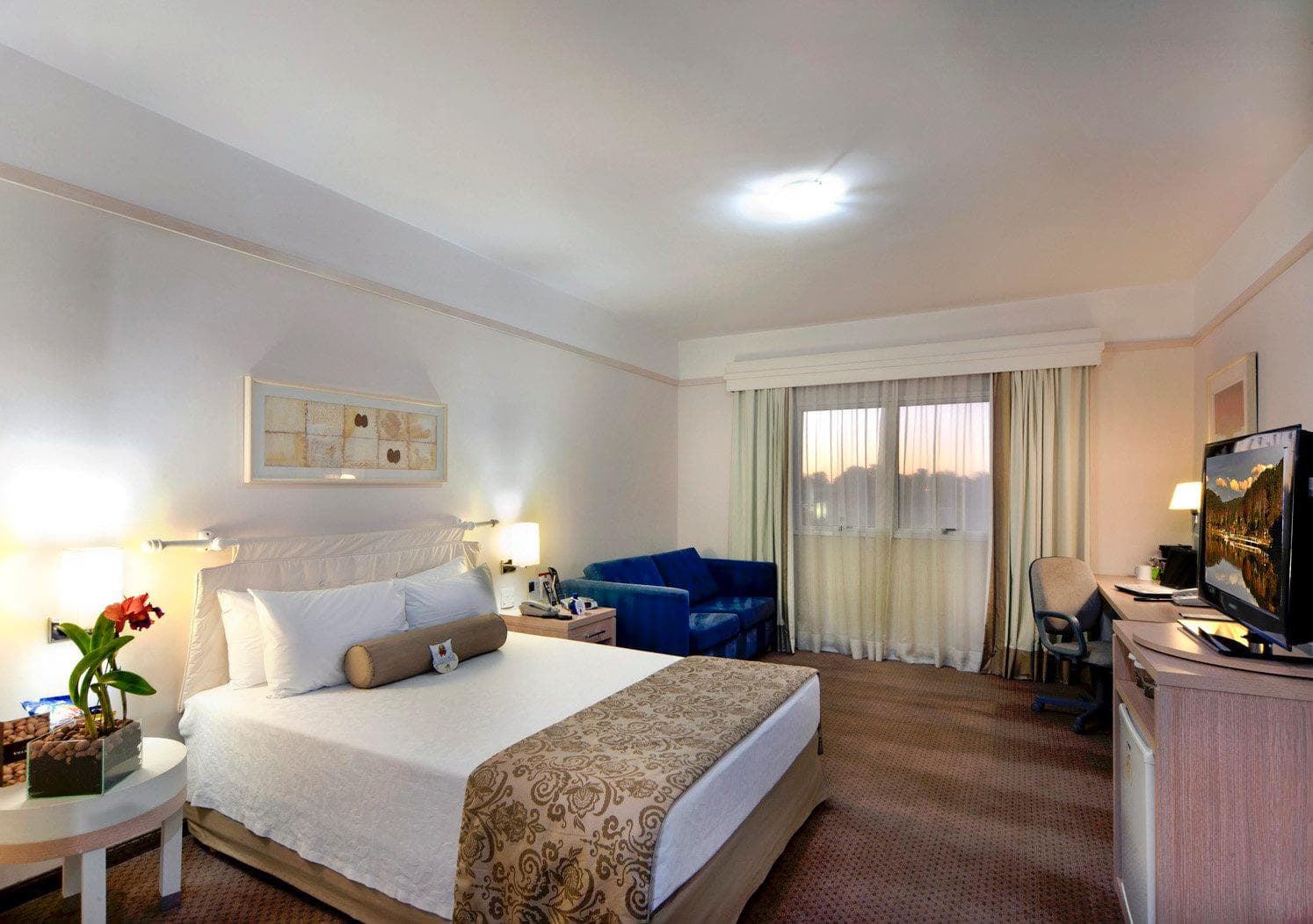 Comfort Suites Londrina - Image 2