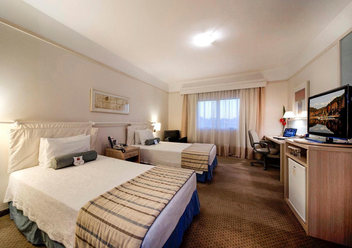 Comfort Suites Londrina - Image 3
