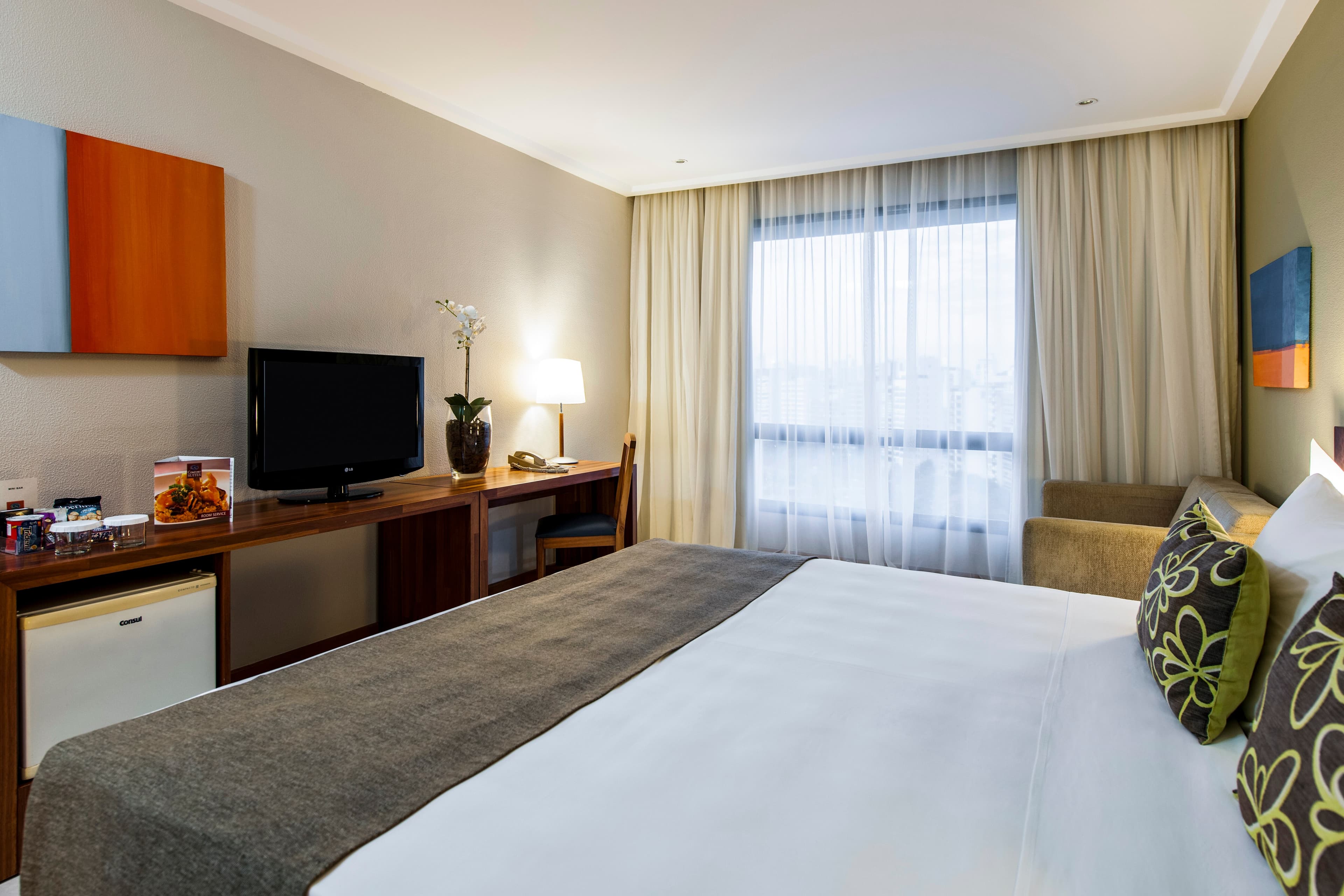 Comfort Suites Vitoria - Image 4