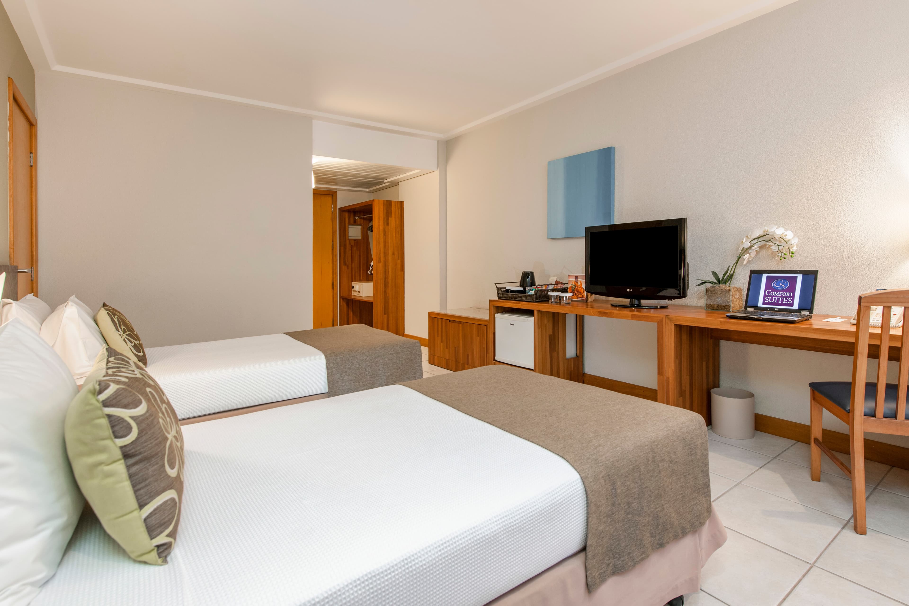 Comfort Suites Vitoria — 14