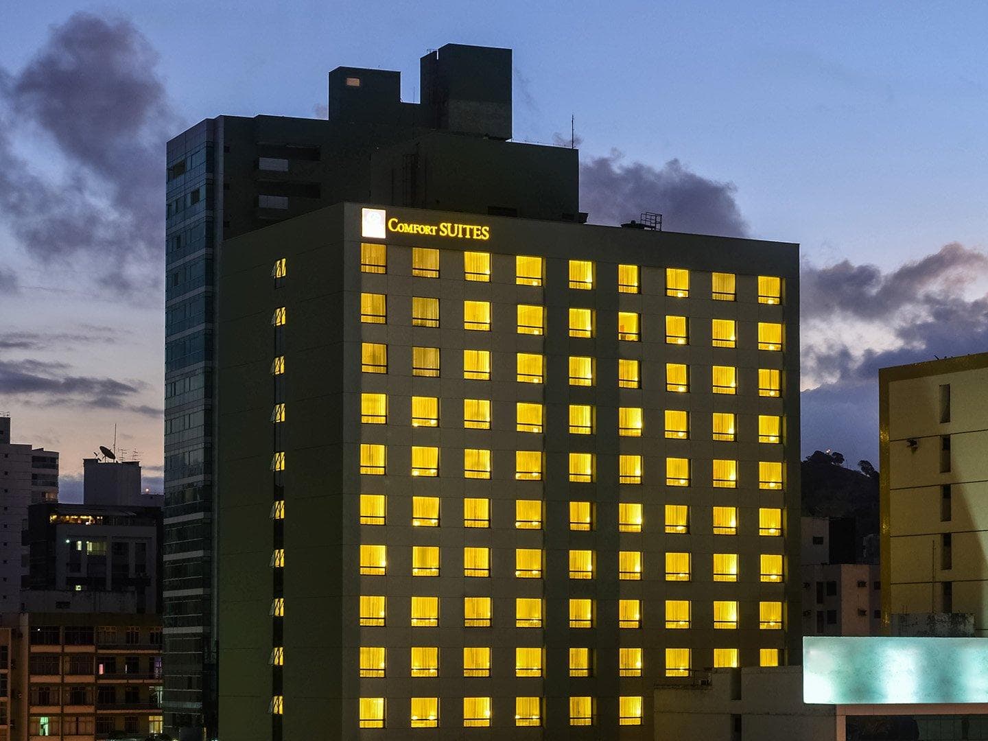 Comfort Suites Vitoria - Image 1
