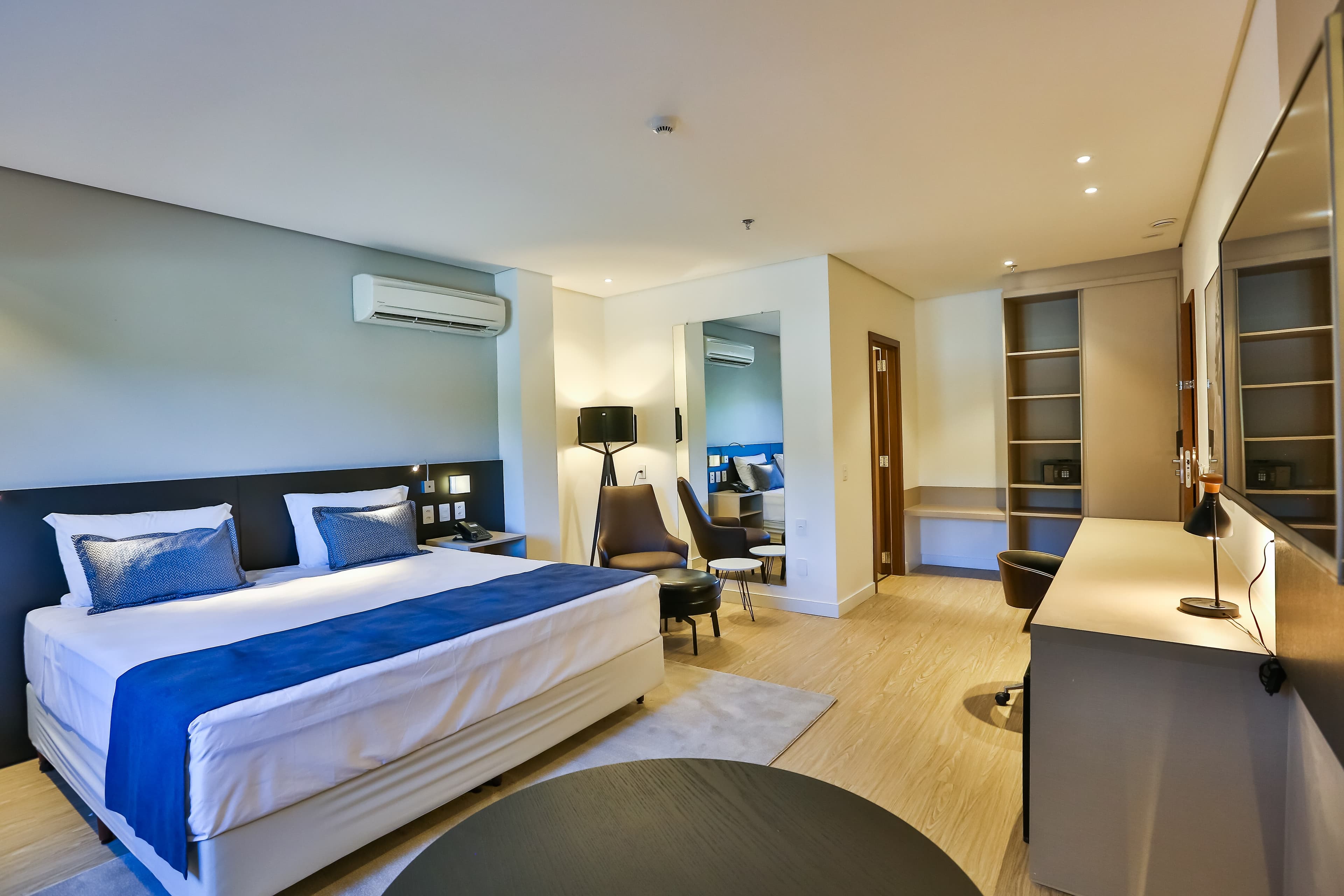 Quality Hotel Blumenau - Image 2