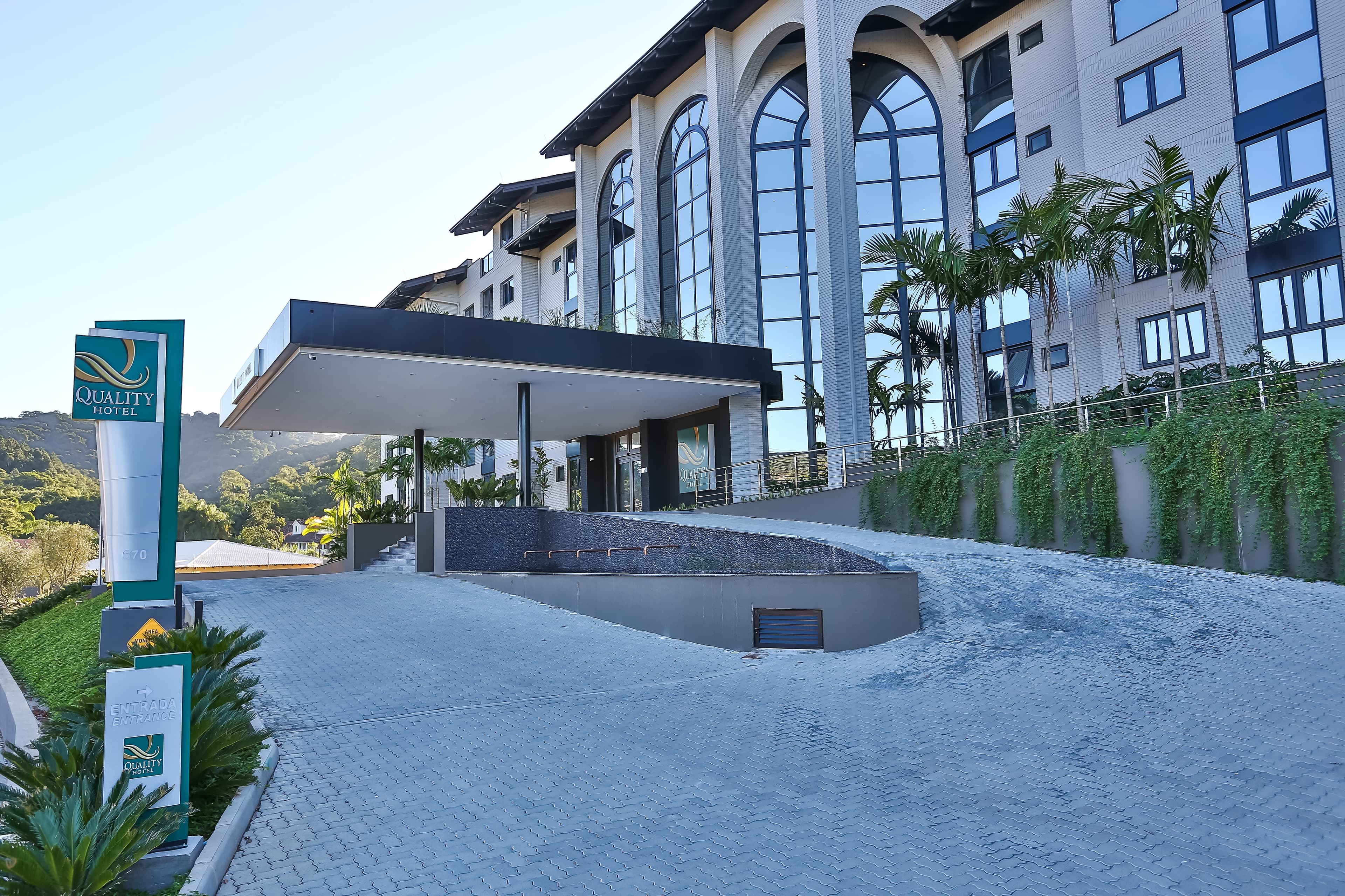 Quality Hotel Blumenau - Image 1