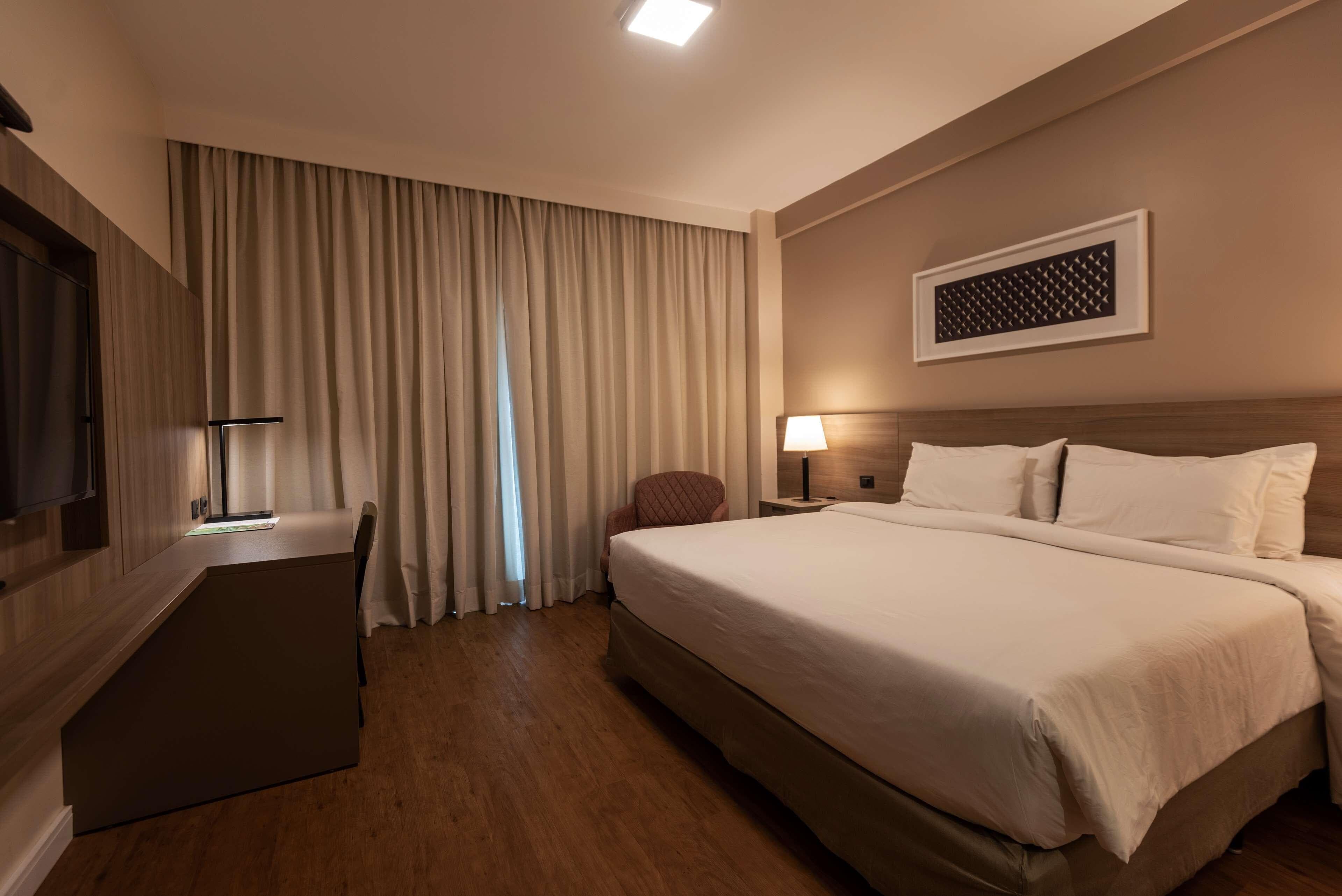 Radisson Hotel Anapolis - Image 2
