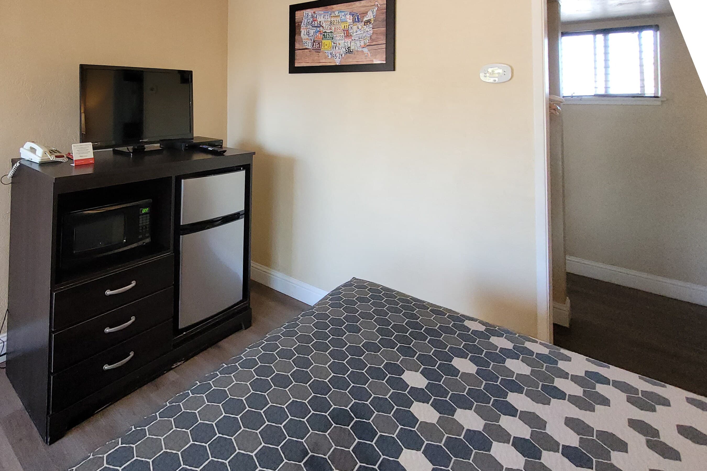 Econo Lodge Sacramento Convention Center — 6