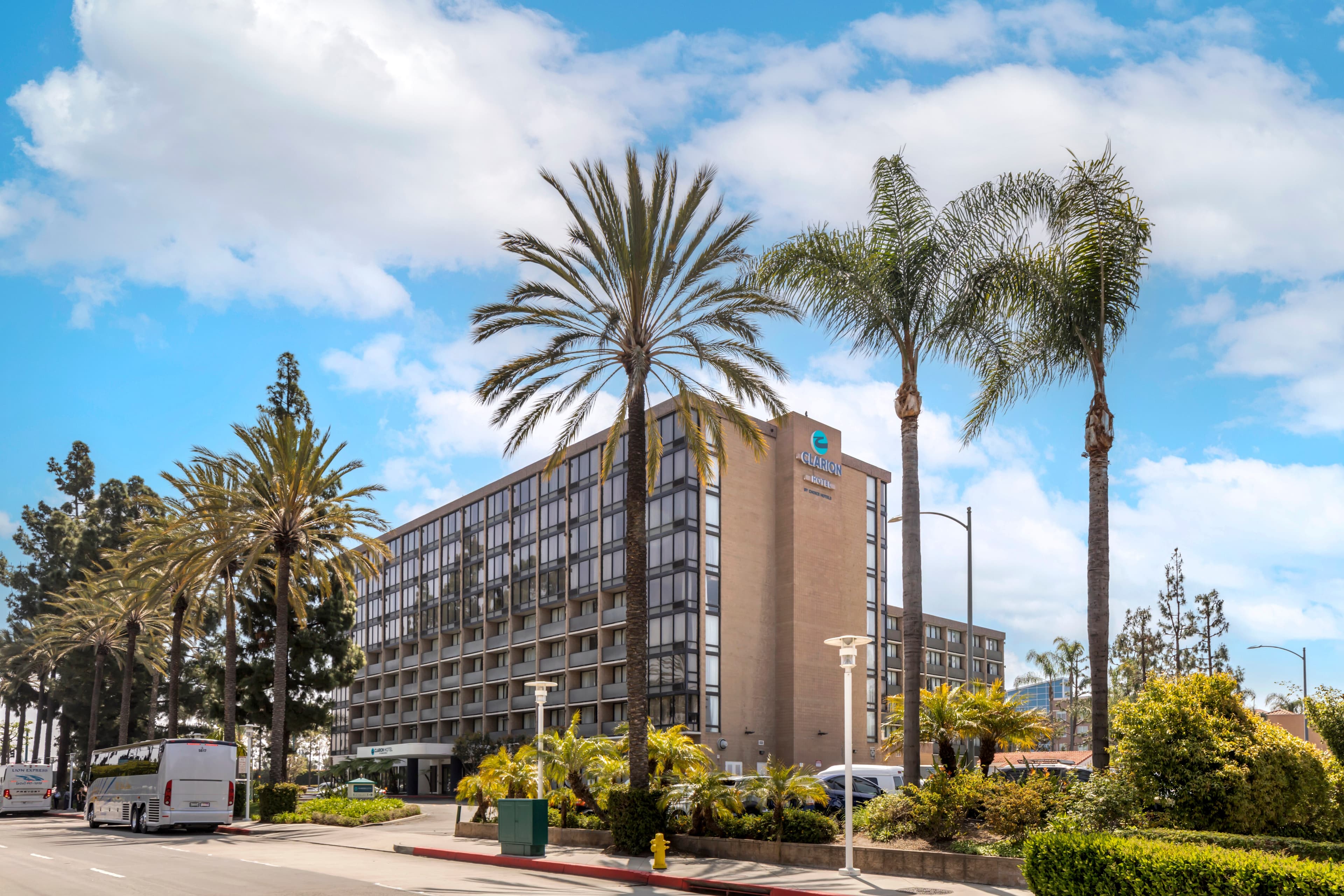 Clarion Hotel Anaheim Resort - Image 1