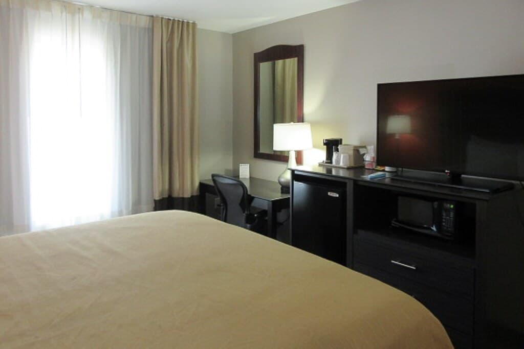 Quality Inn & Suites Fresno Northwest - Image 1