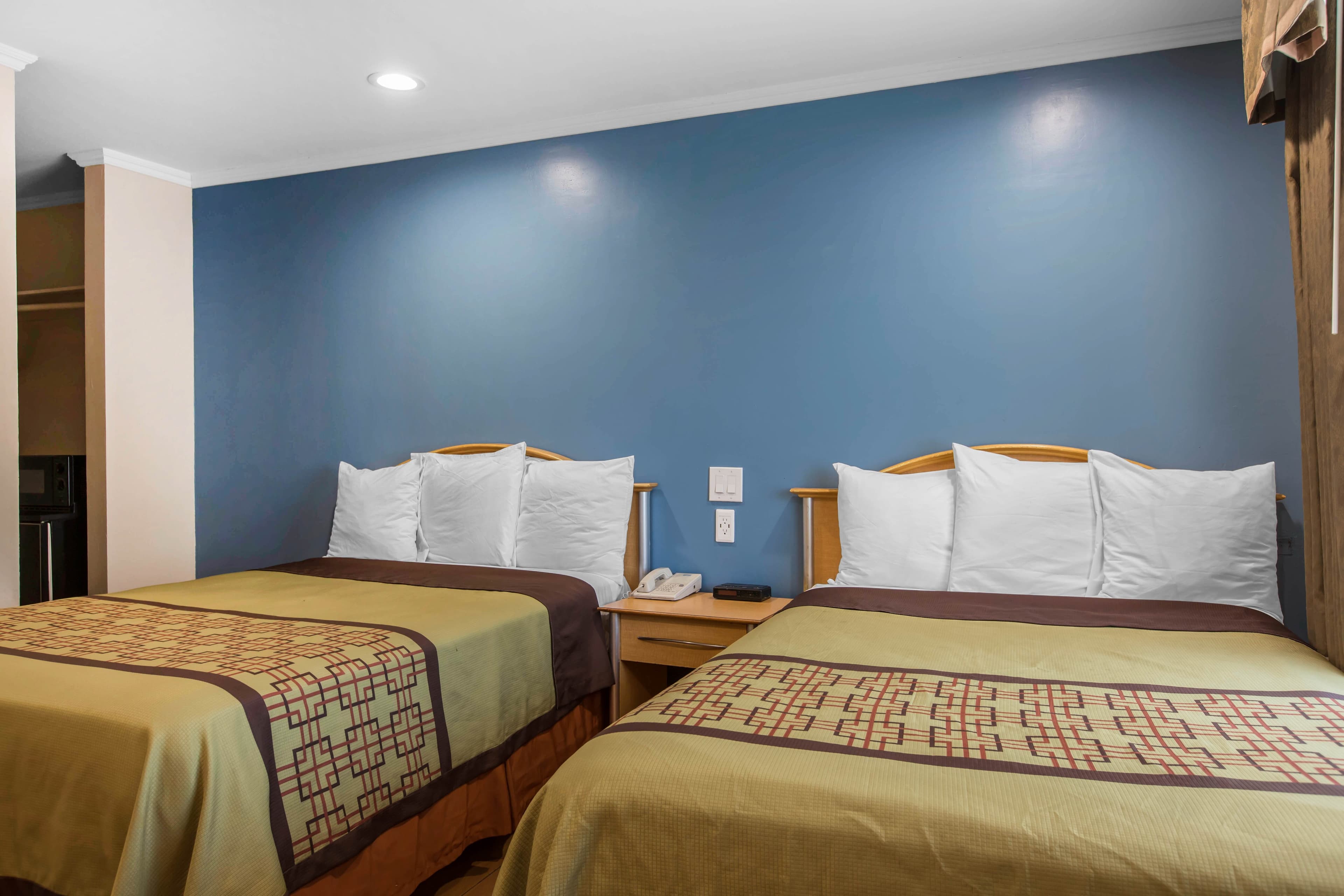 Rodeway Inn Escondido Downtown - Image 3