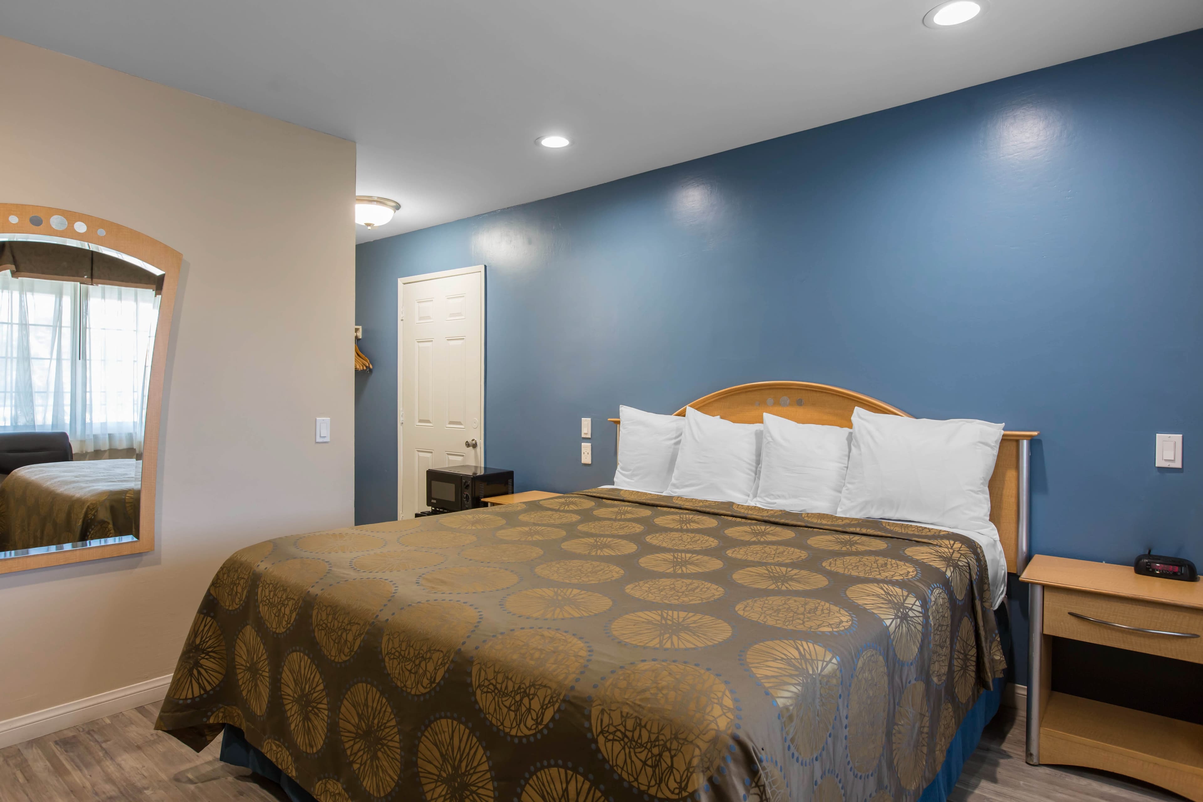 Rodeway Inn Escondido Downtown — 8