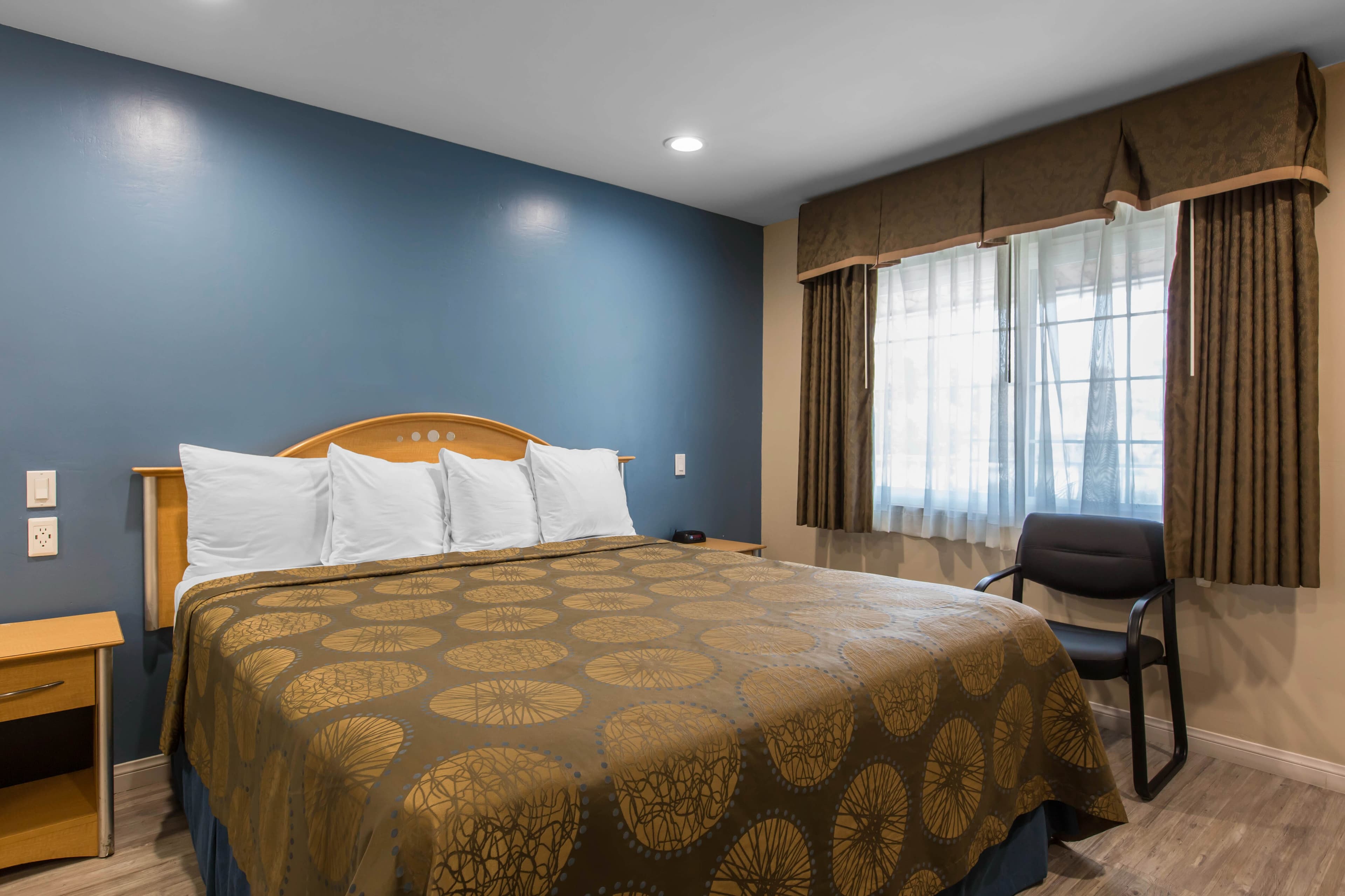 Rodeway Inn Escondido Downtown - Image 1
