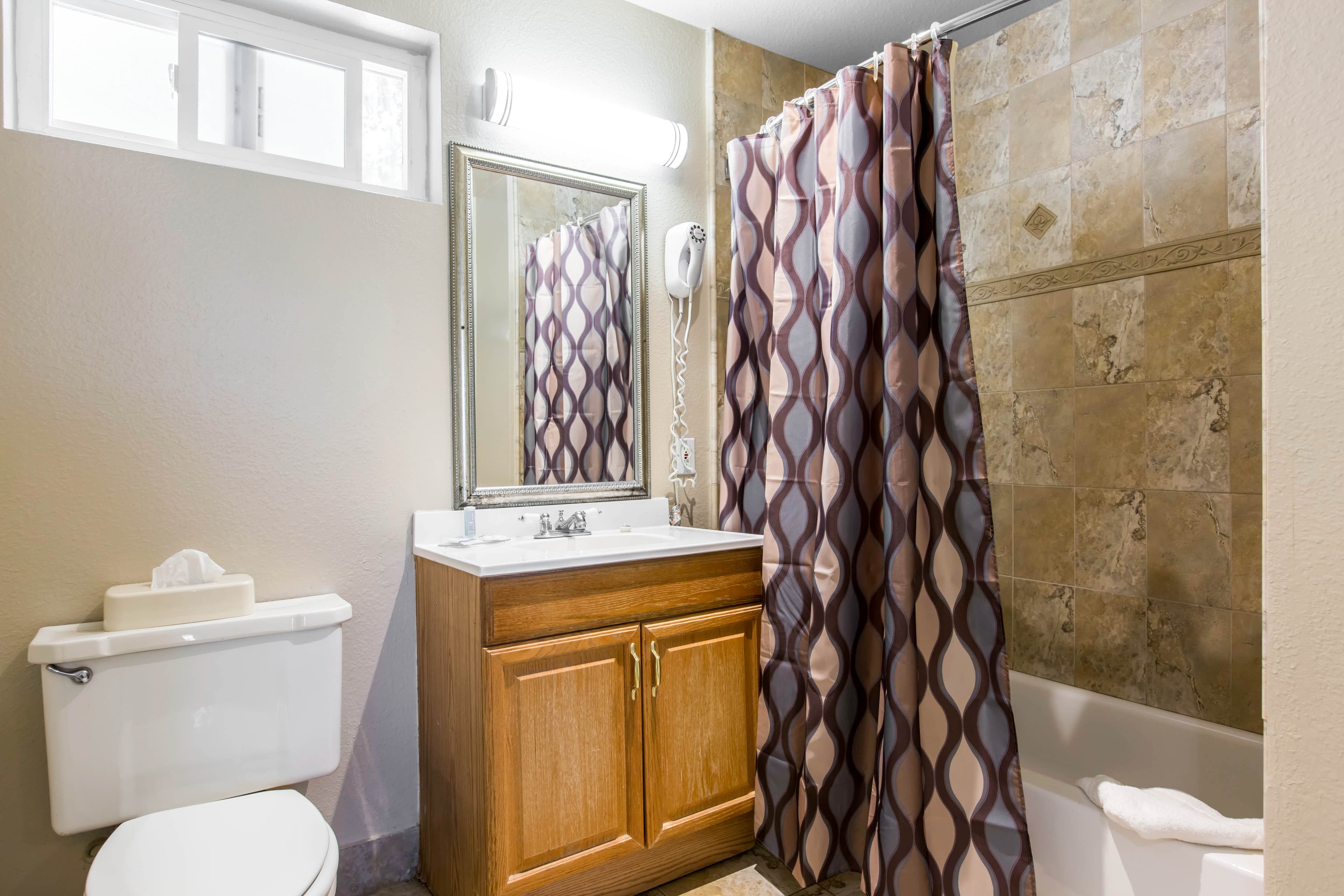 Rodeway Inn Escondido Downtown — 11