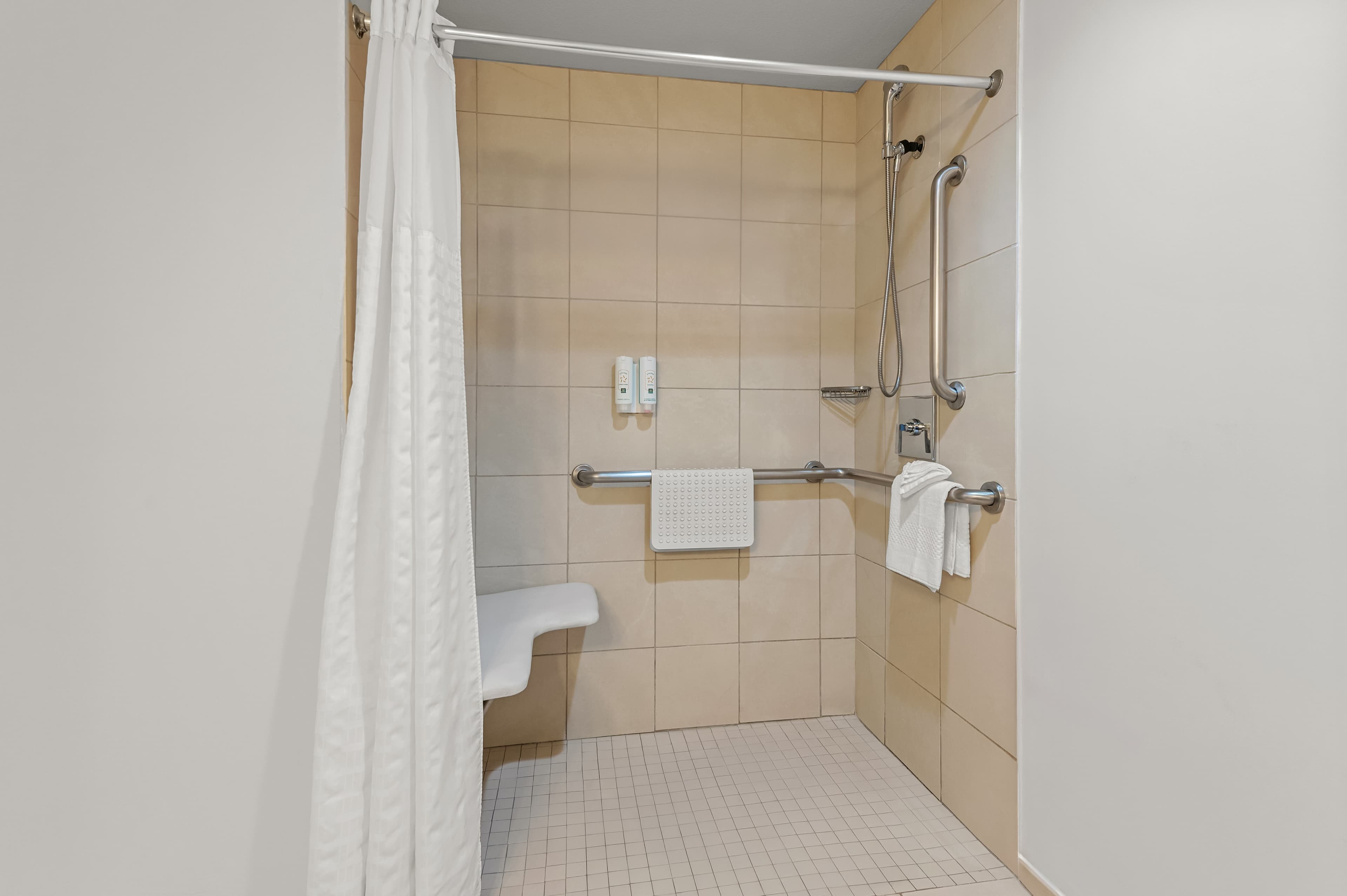 Quality Inn & Suites Hermosa Beach — 8