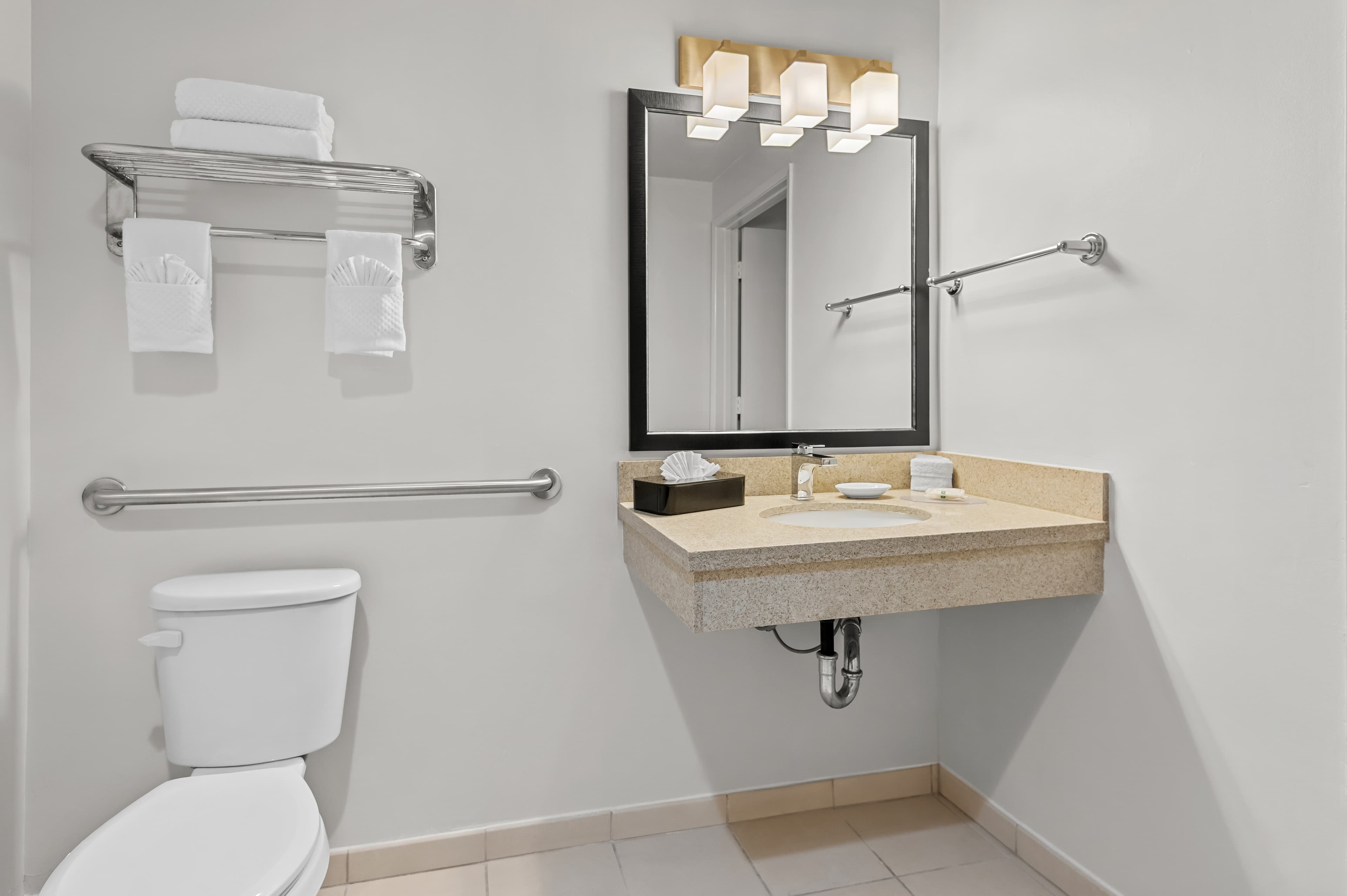 Quality Inn & Suites Hermosa Beach - Image 5