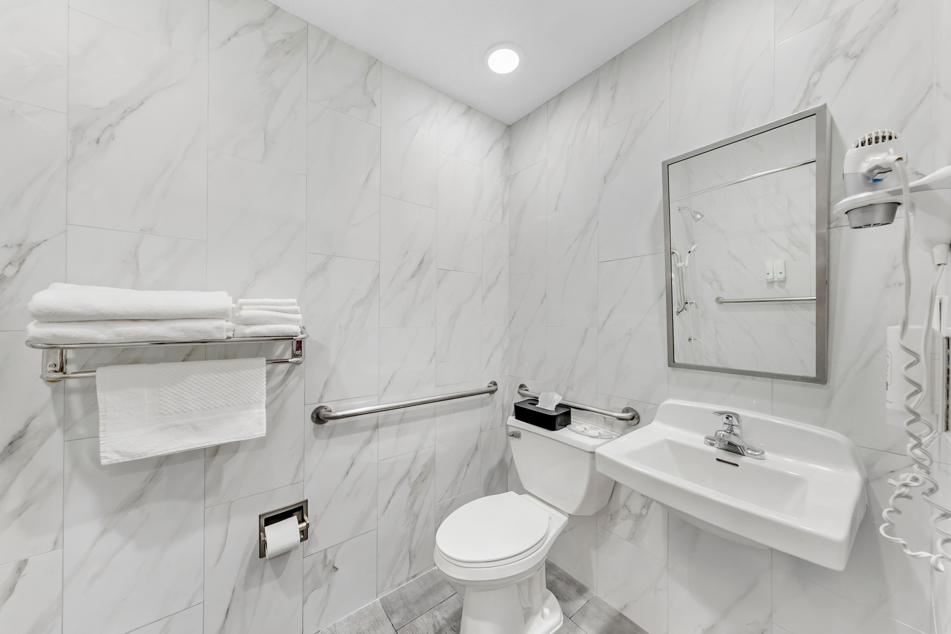 Quality Inn & Suites Sacramento Downtown Area — 13