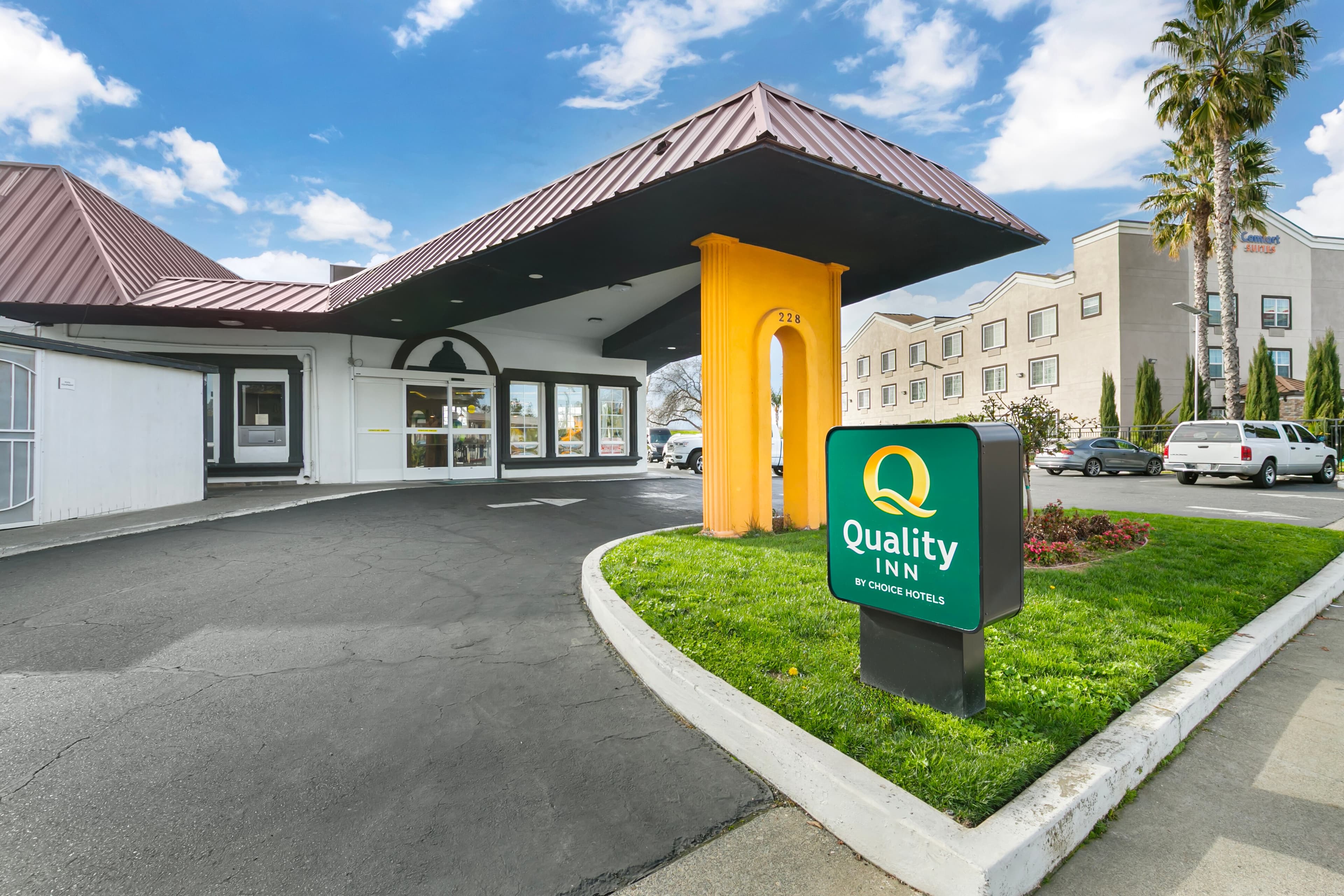 Quality Inn & Suites Sacramento Downtown Area - Image 1