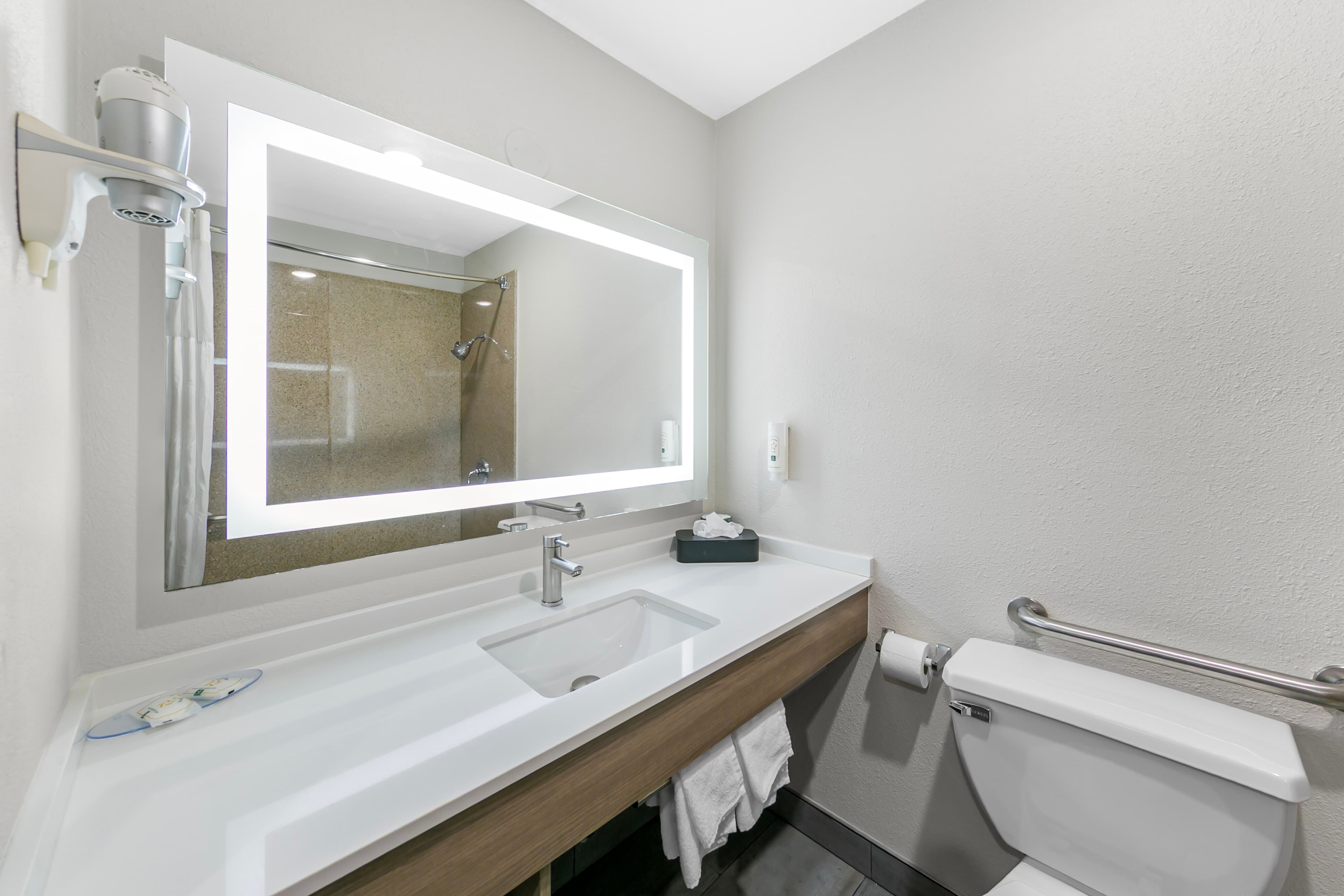 Quality Inn & Suites Sacramento Downtown Area — 9
