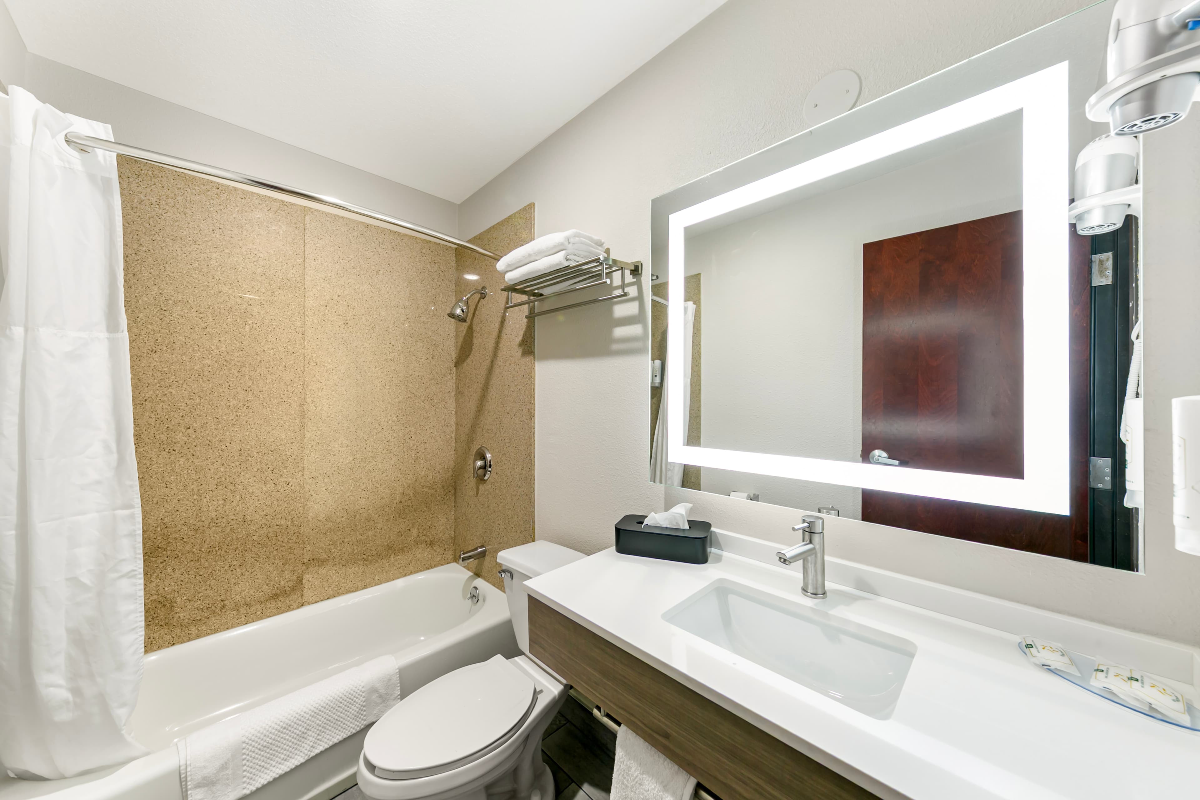 Quality Inn & Suites Sacramento Downtown Area — 18