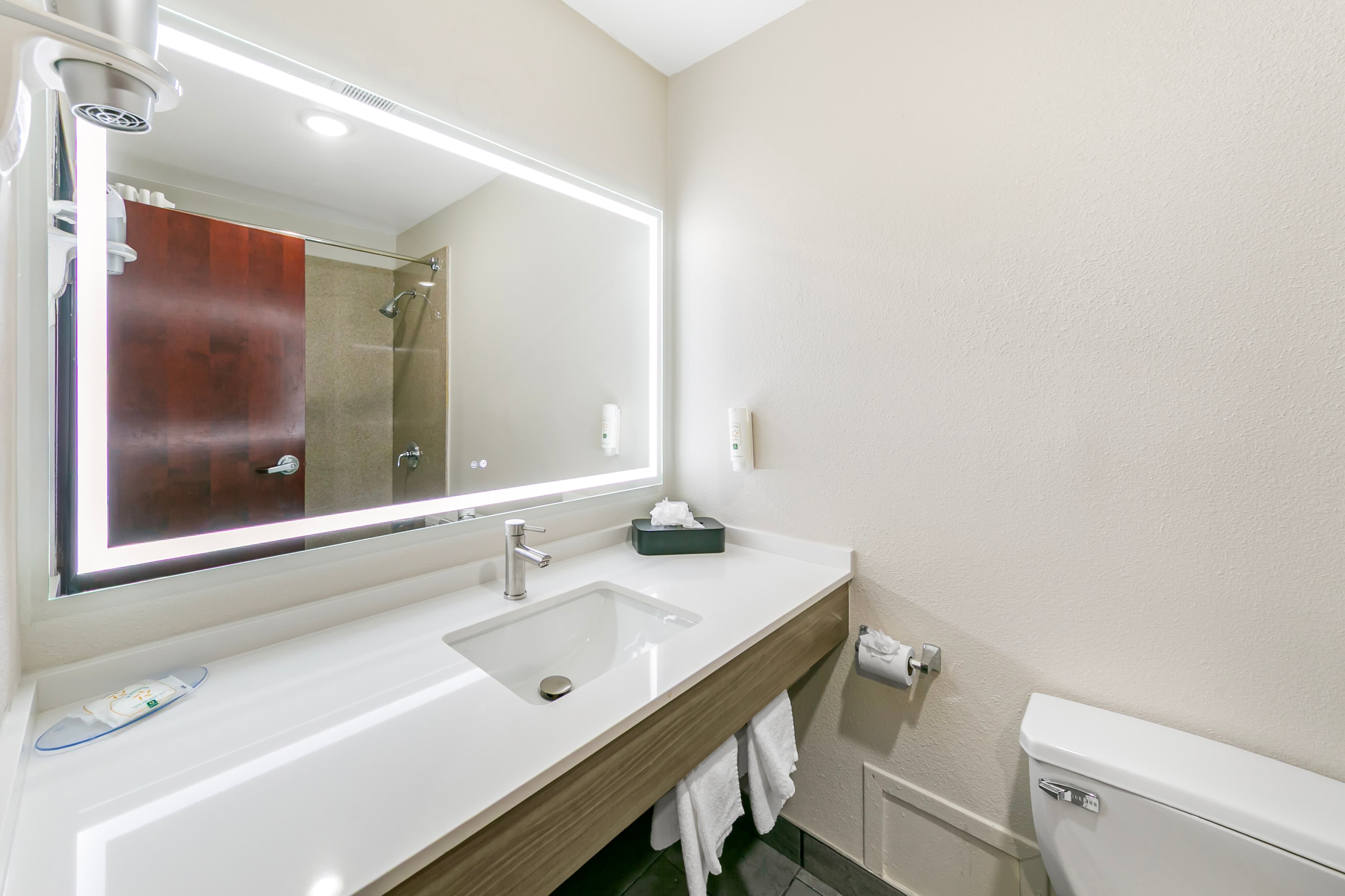 Quality Inn & Suites Sacramento Downtown Area — 25