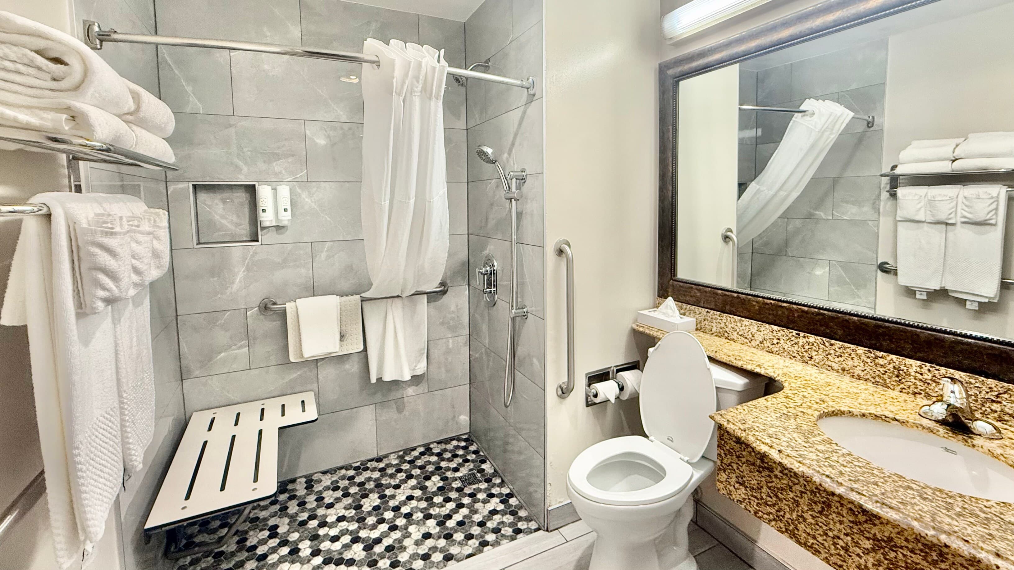 Quality Inn & Suites Los Angeles Airport - Stadium District — 13
