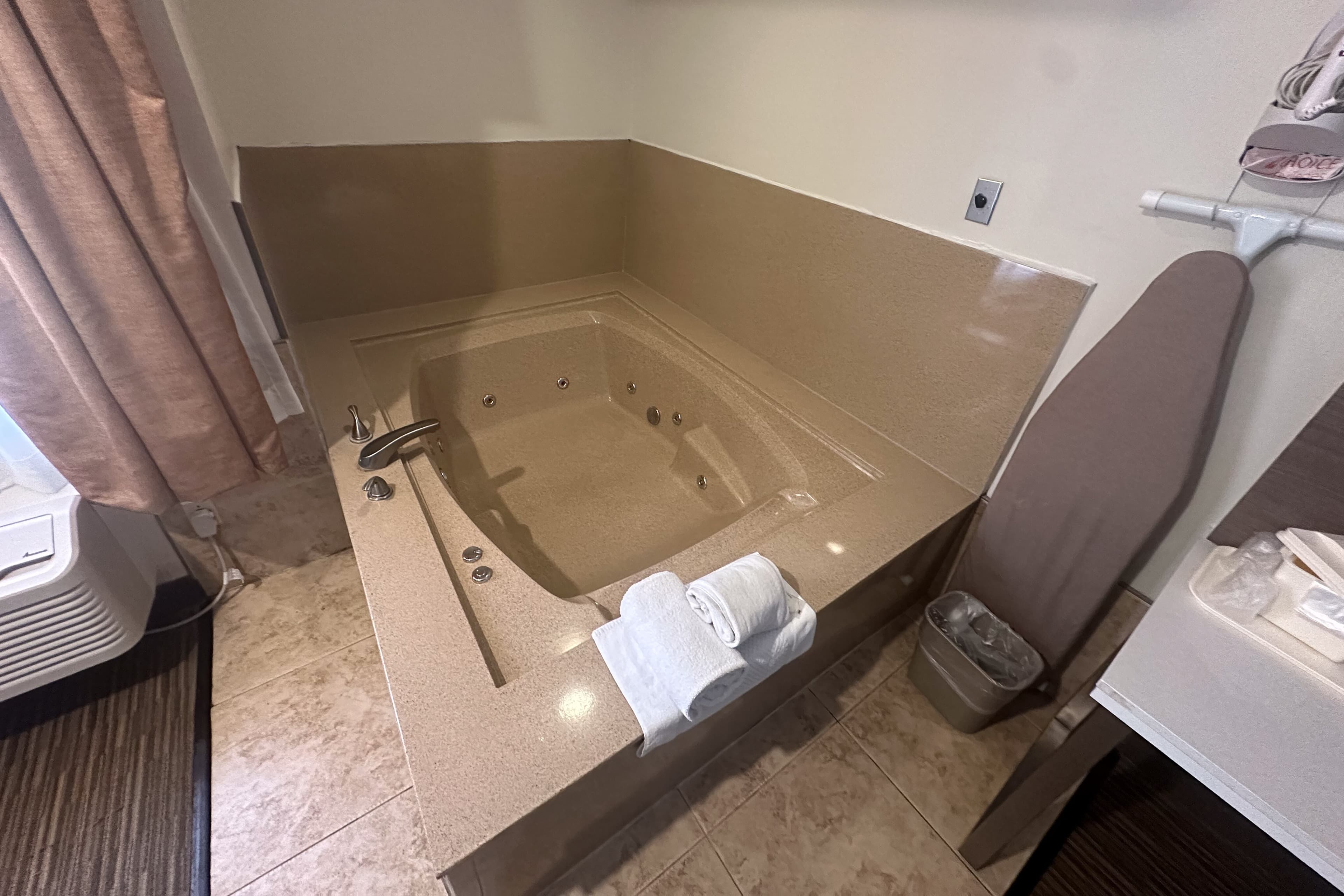 Quality Inn & Suites Los Angeles Airport - Stadium District — 25