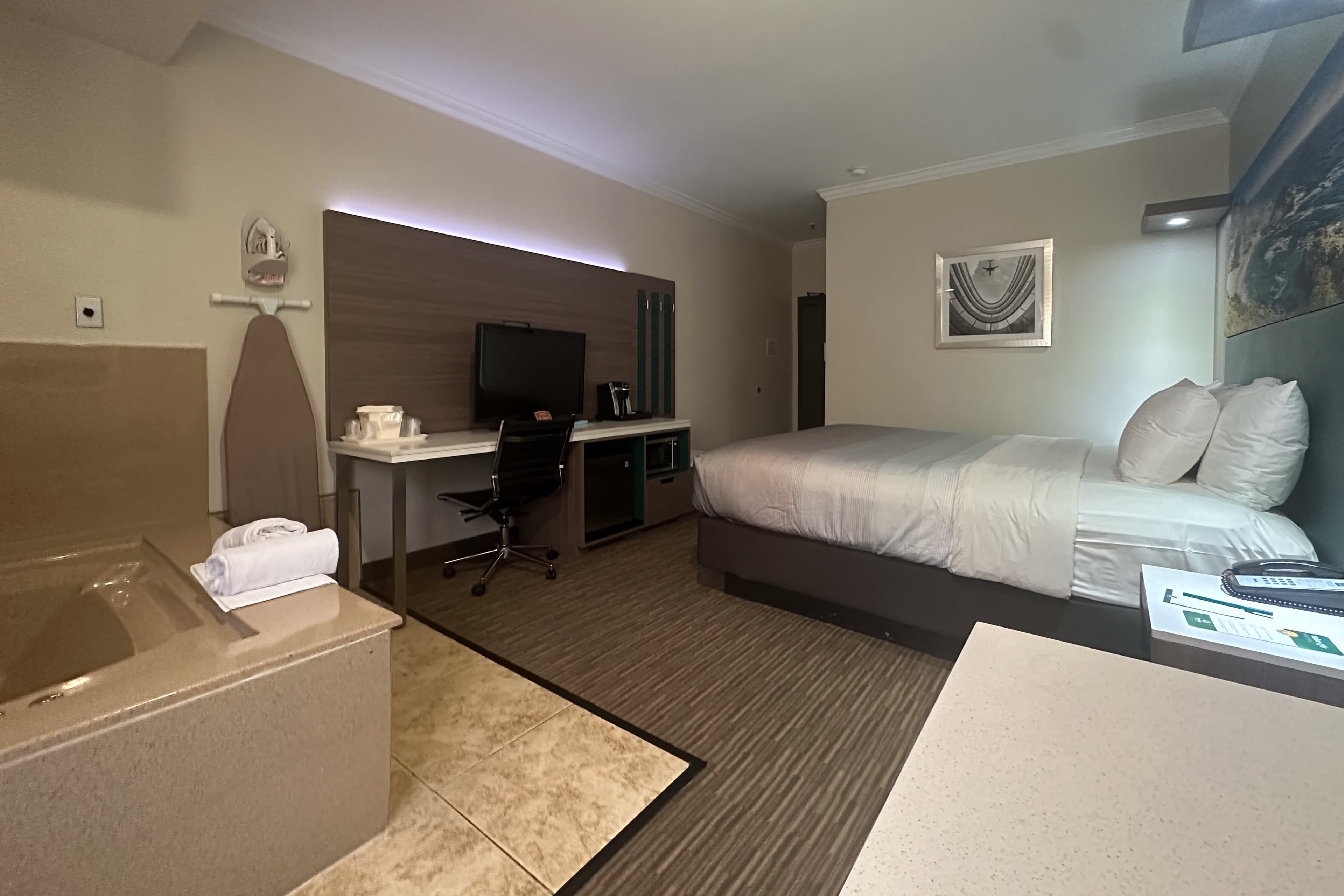 Quality Inn & Suites Los Angeles Airport - Stadium District — 27