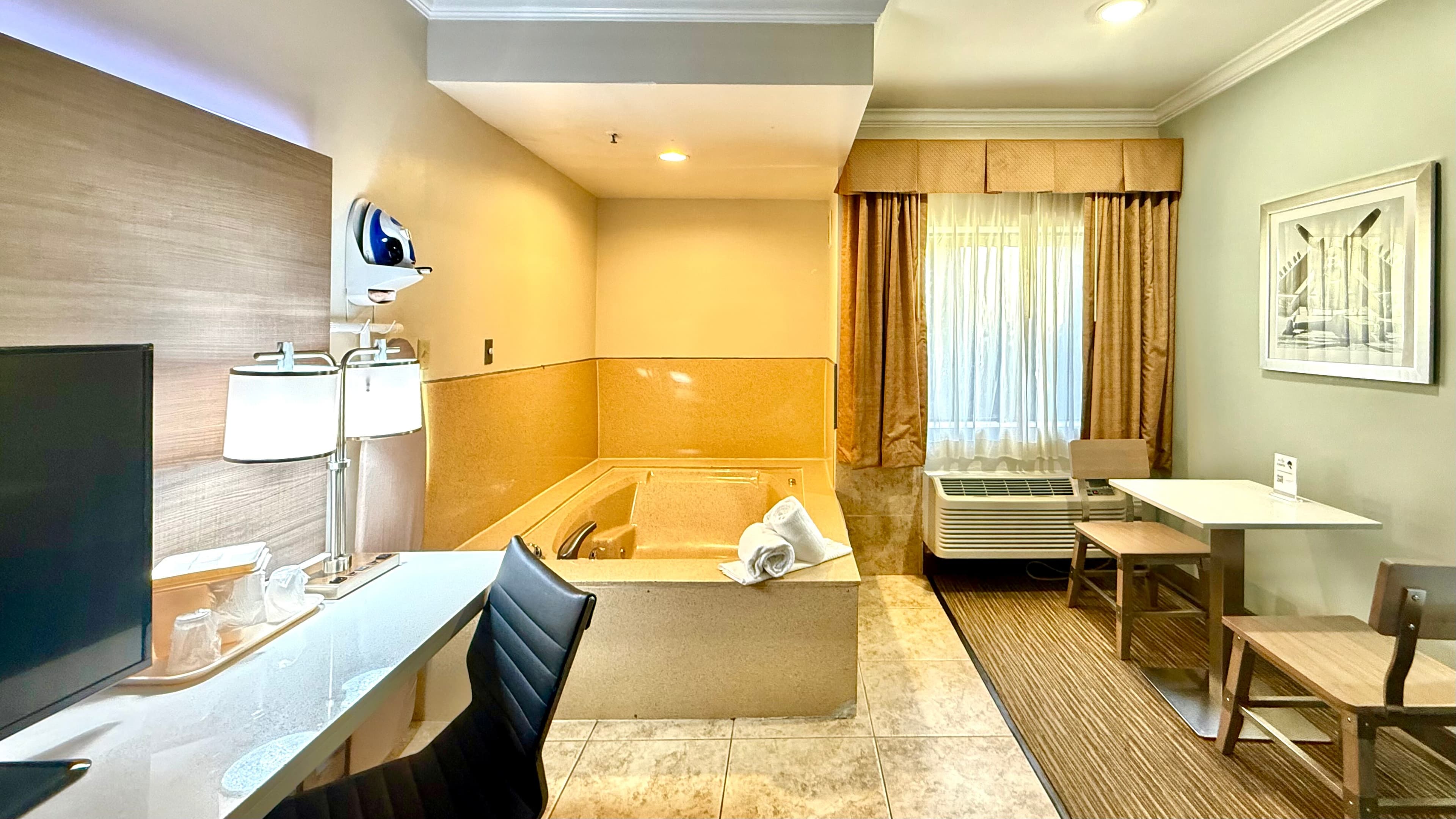 Quality Inn & Suites Los Angeles Airport - Stadium District — 24