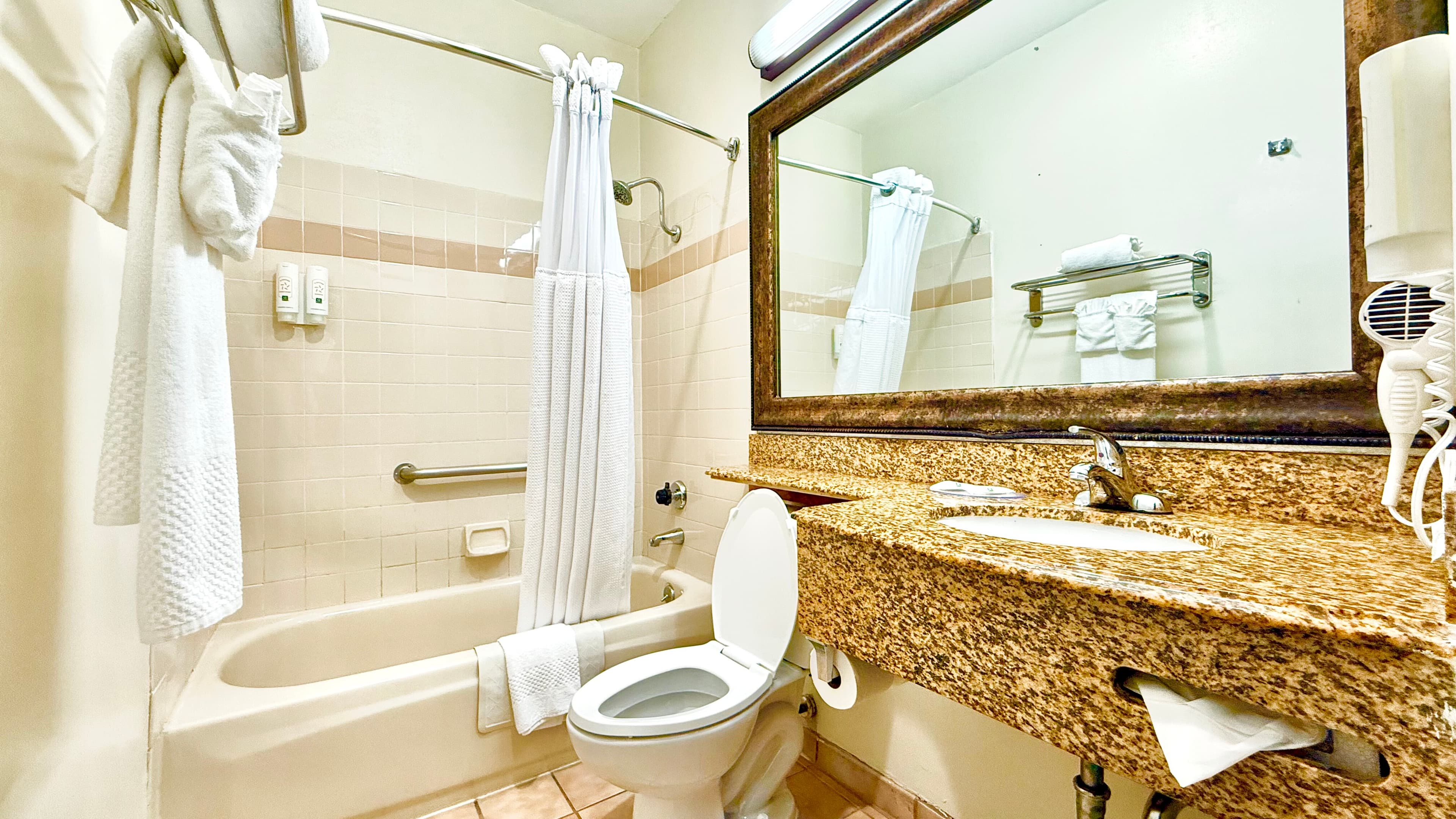 Quality Inn & Suites Los Angeles Airport - Stadium District — 32