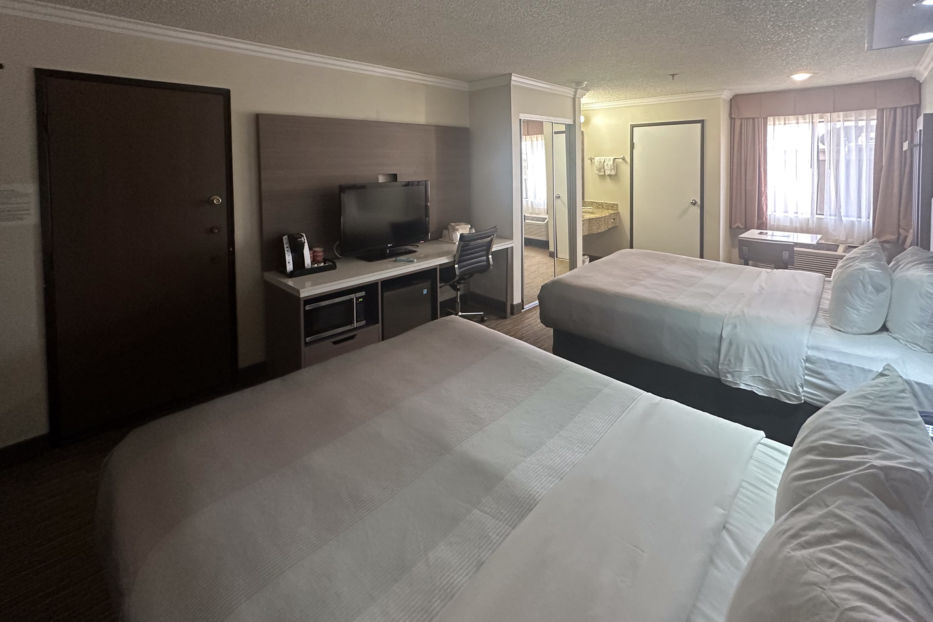 Quality Inn & Suites Los Angeles Airport - Stadium District — 37