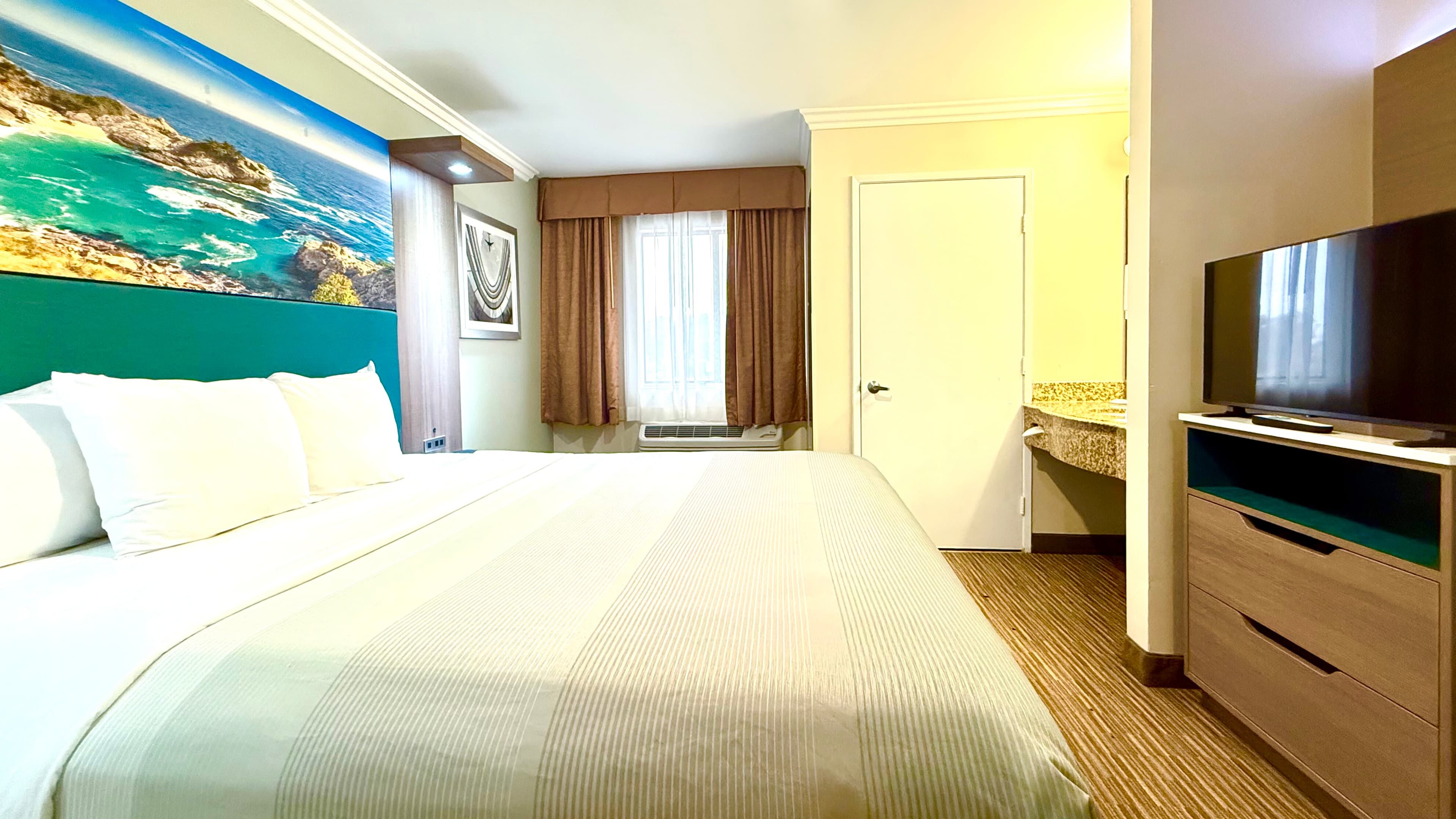 Quality Inn & Suites Los Angeles Airport - Stadium District — 49