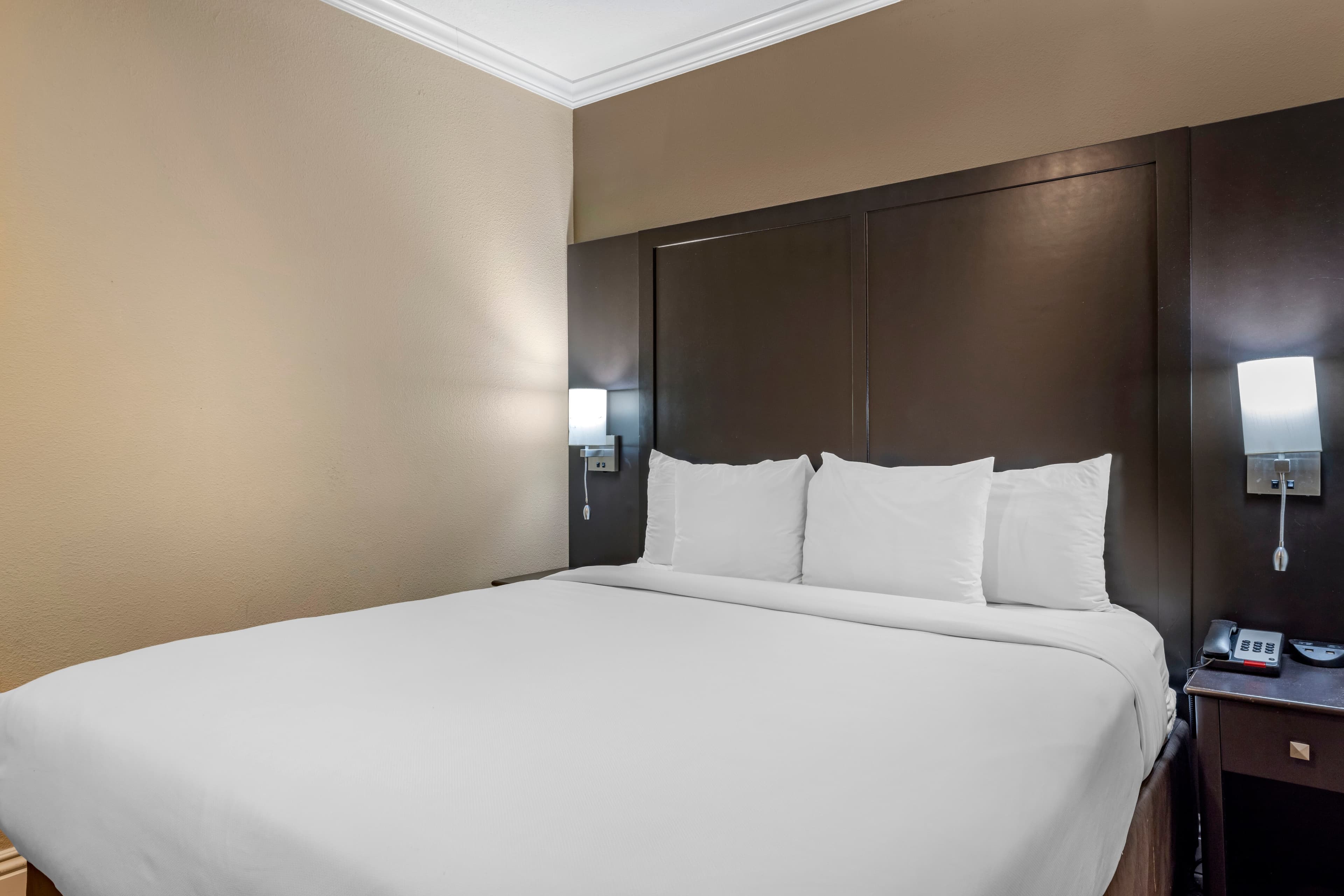 Comfort Inn & Suites Huntington Beach — 10