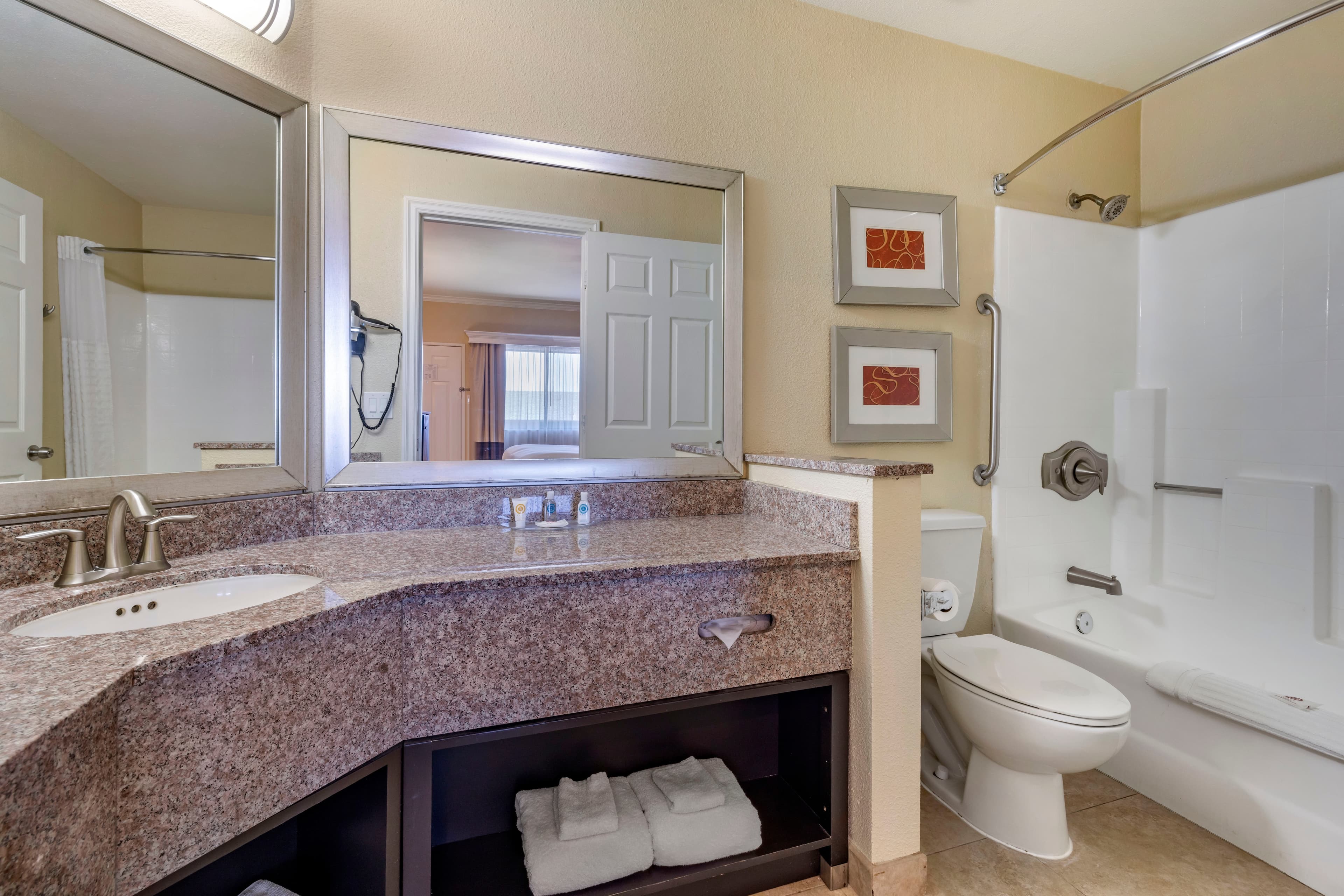 Comfort Inn & Suites Huntington Beach - Image 5