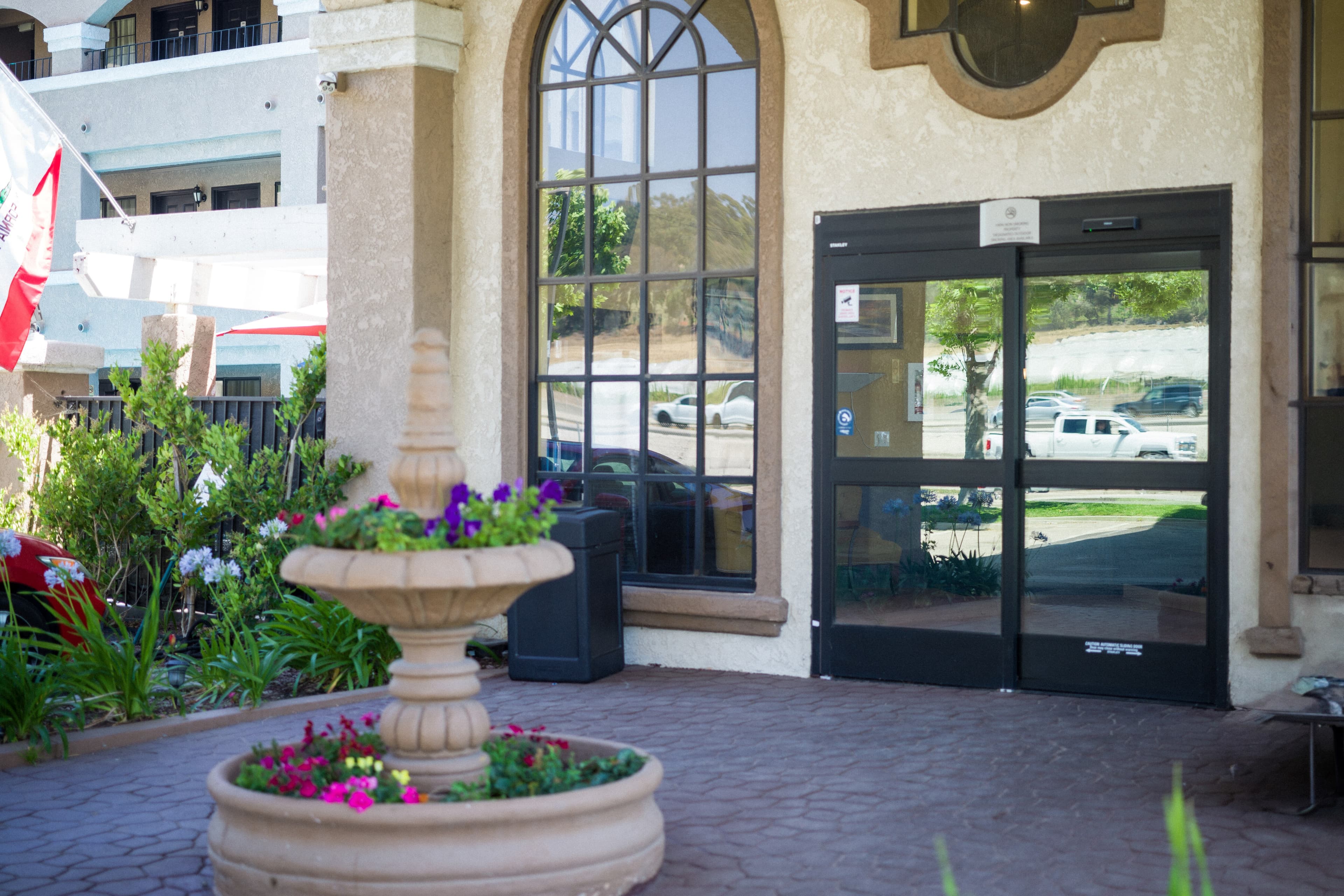 Quality Inn & Suites Camarillo-Oxnard - Image 1