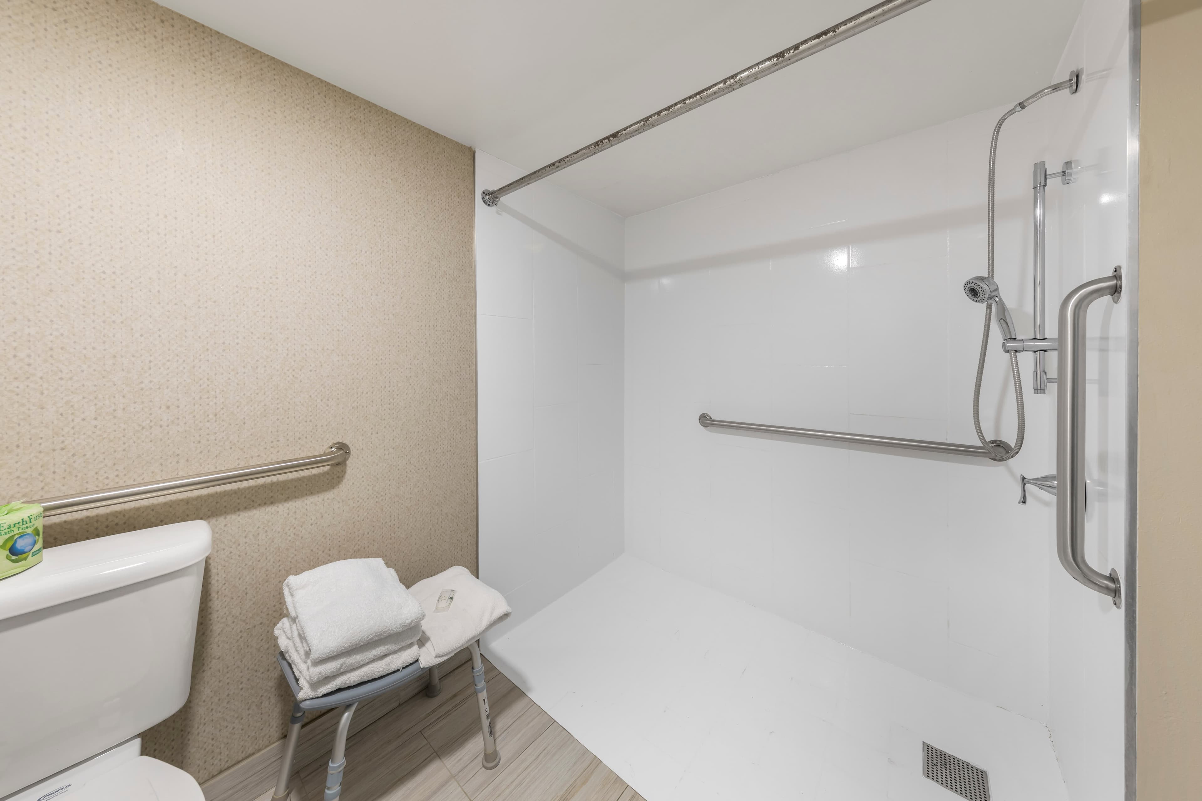 Quality Inn & Suites Camarillo-Oxnard — 7