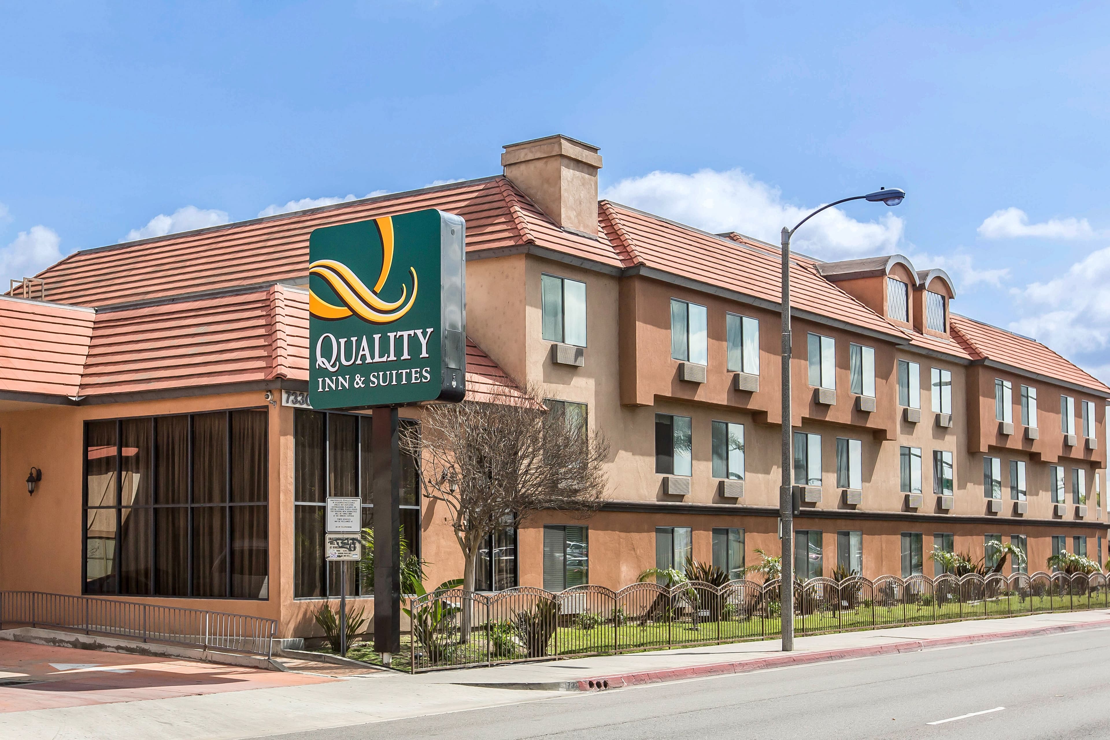 Quality Inn & Suites Bell Gardens-Los Angeles - Image 1