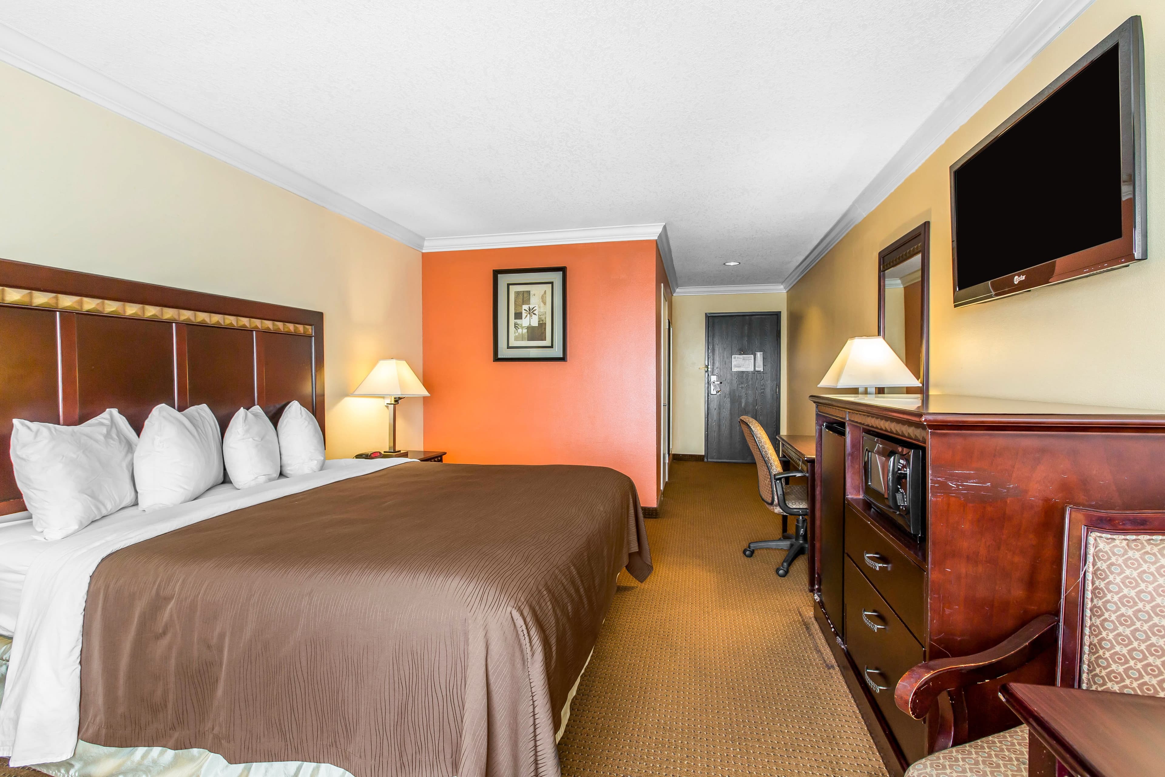 Quality Inn & Suites Bell Gardens-Los Angeles - Image 4