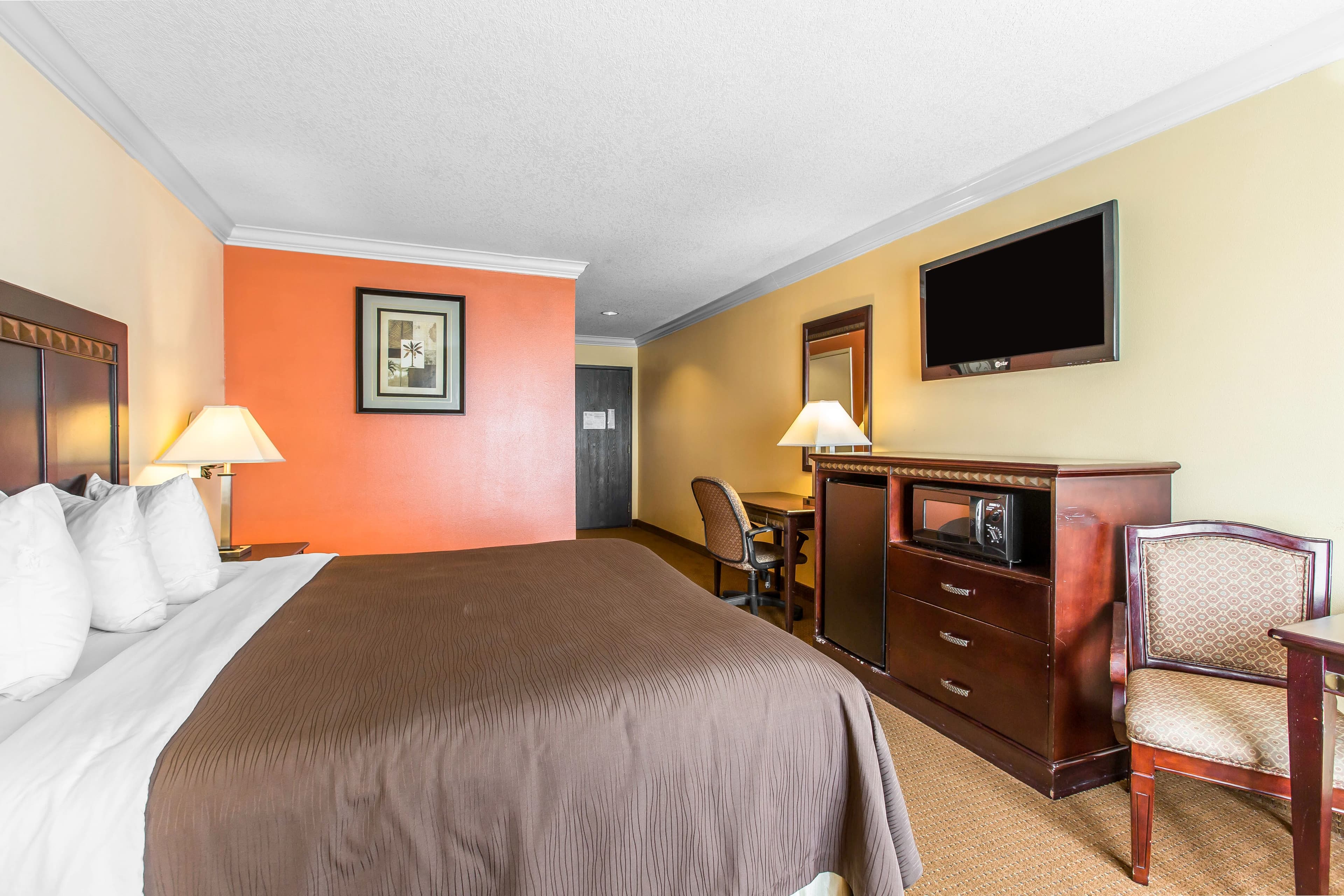 Quality Inn & Suites Bell Gardens-Los Angeles - Image 5