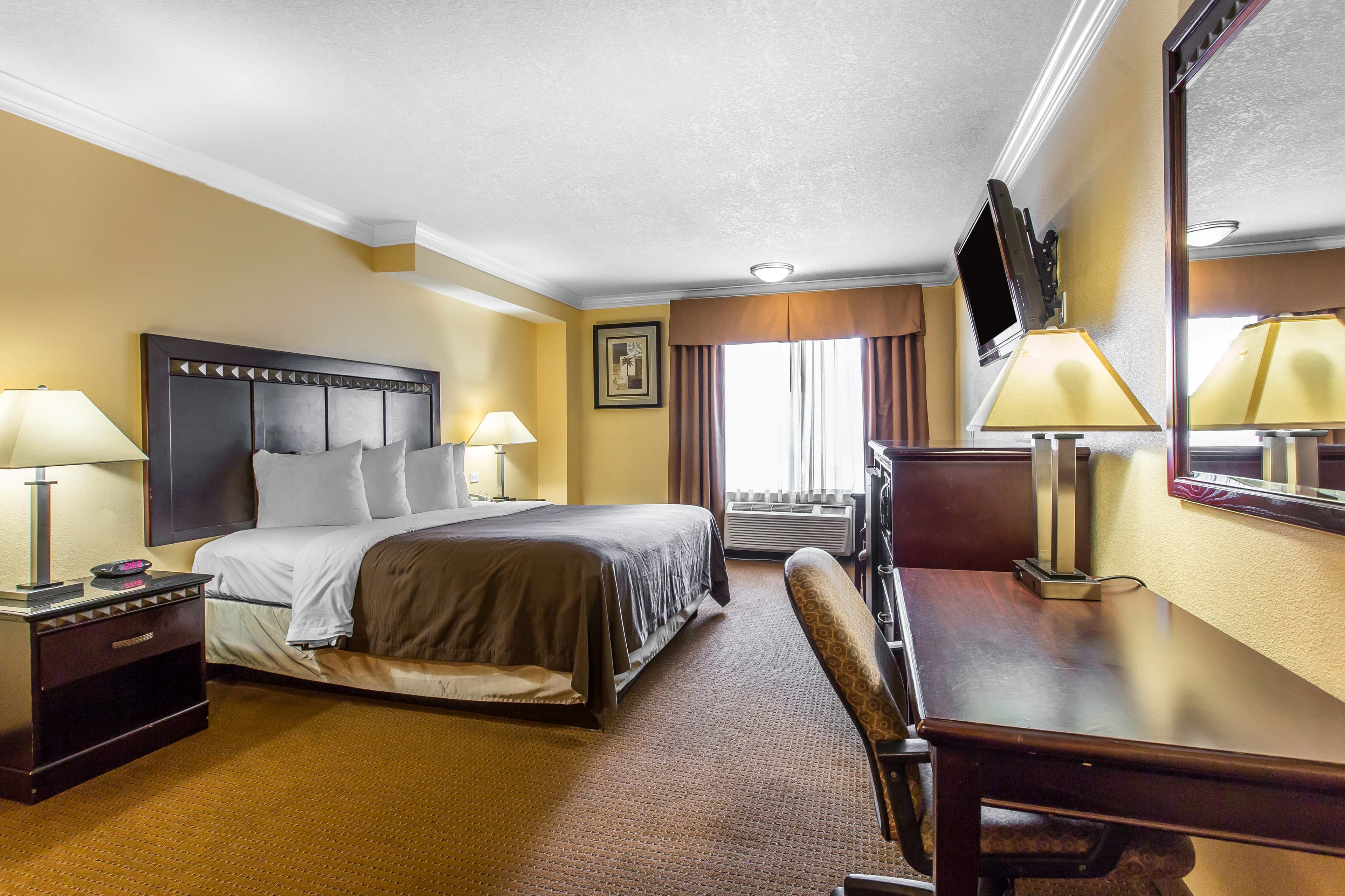 Quality Inn & Suites Bell Gardens-Los Angeles — 15