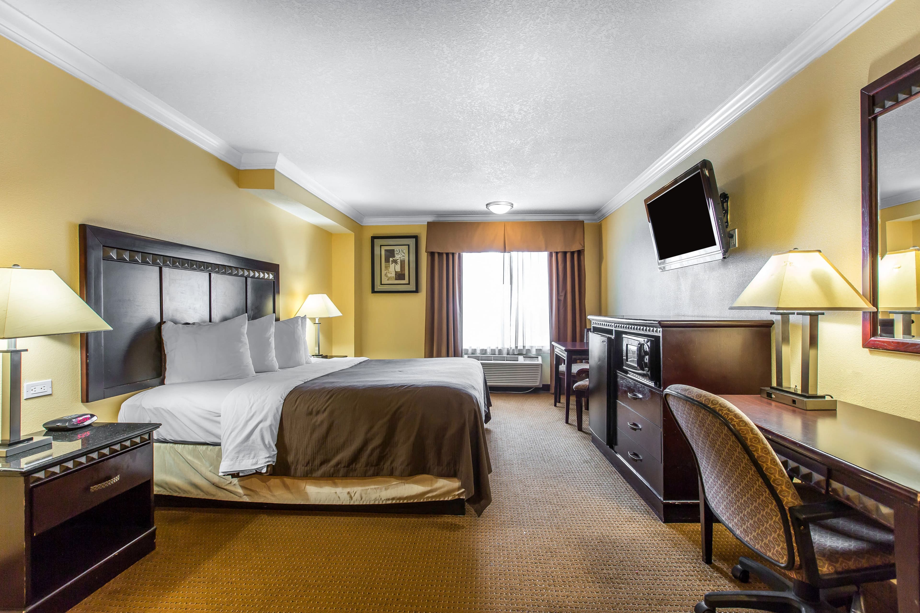 Quality Inn & Suites Bell Gardens-Los Angeles — 16