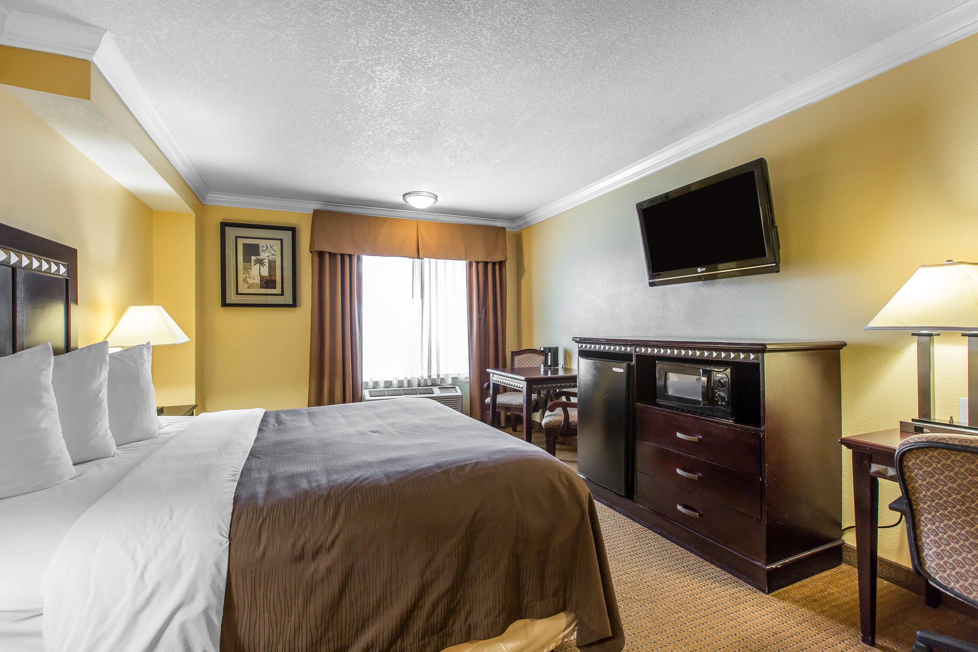 Quality Inn & Suites Bell Gardens-Los Angeles — 17
