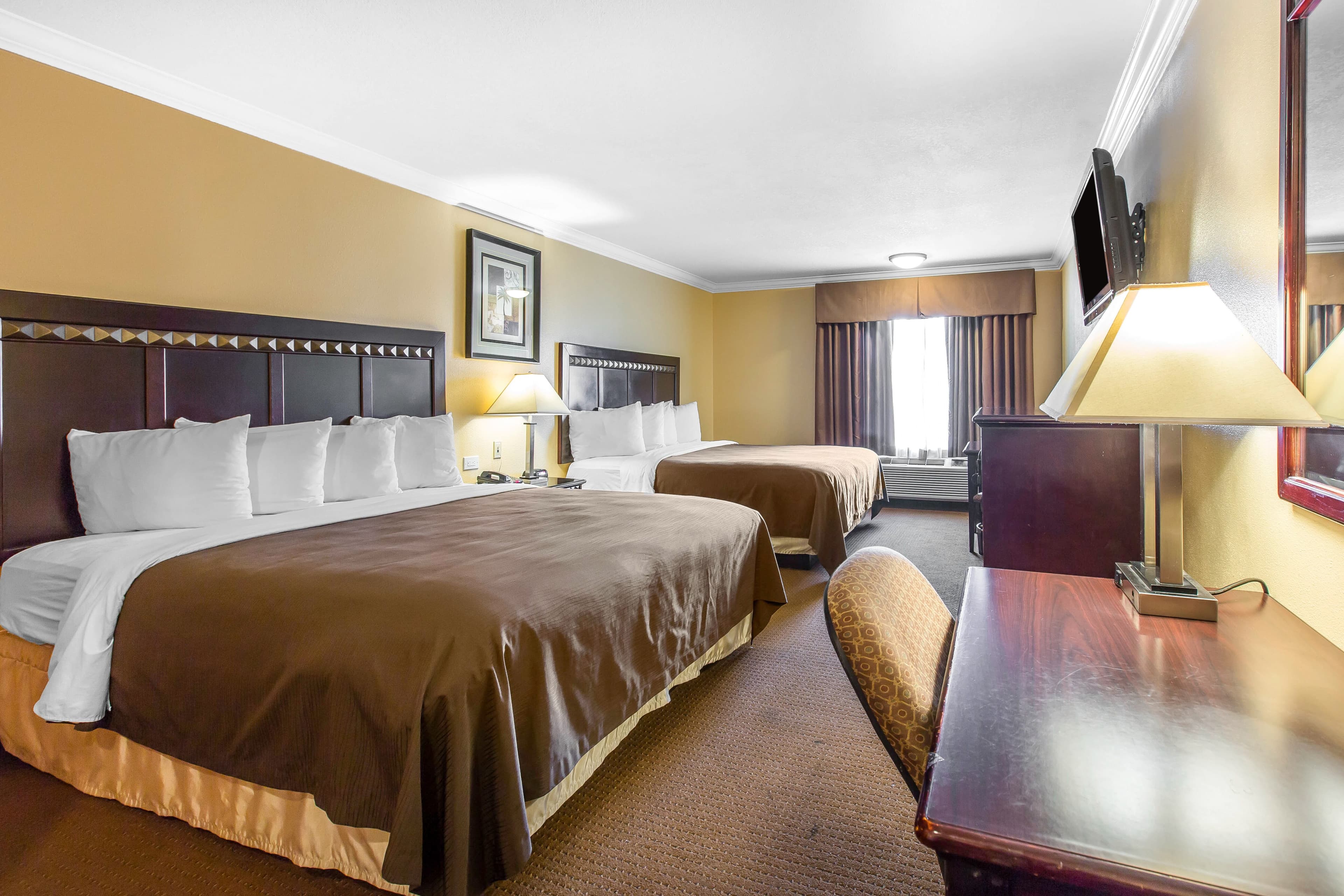 Quality Inn & Suites Bell Gardens-Los Angeles — 24