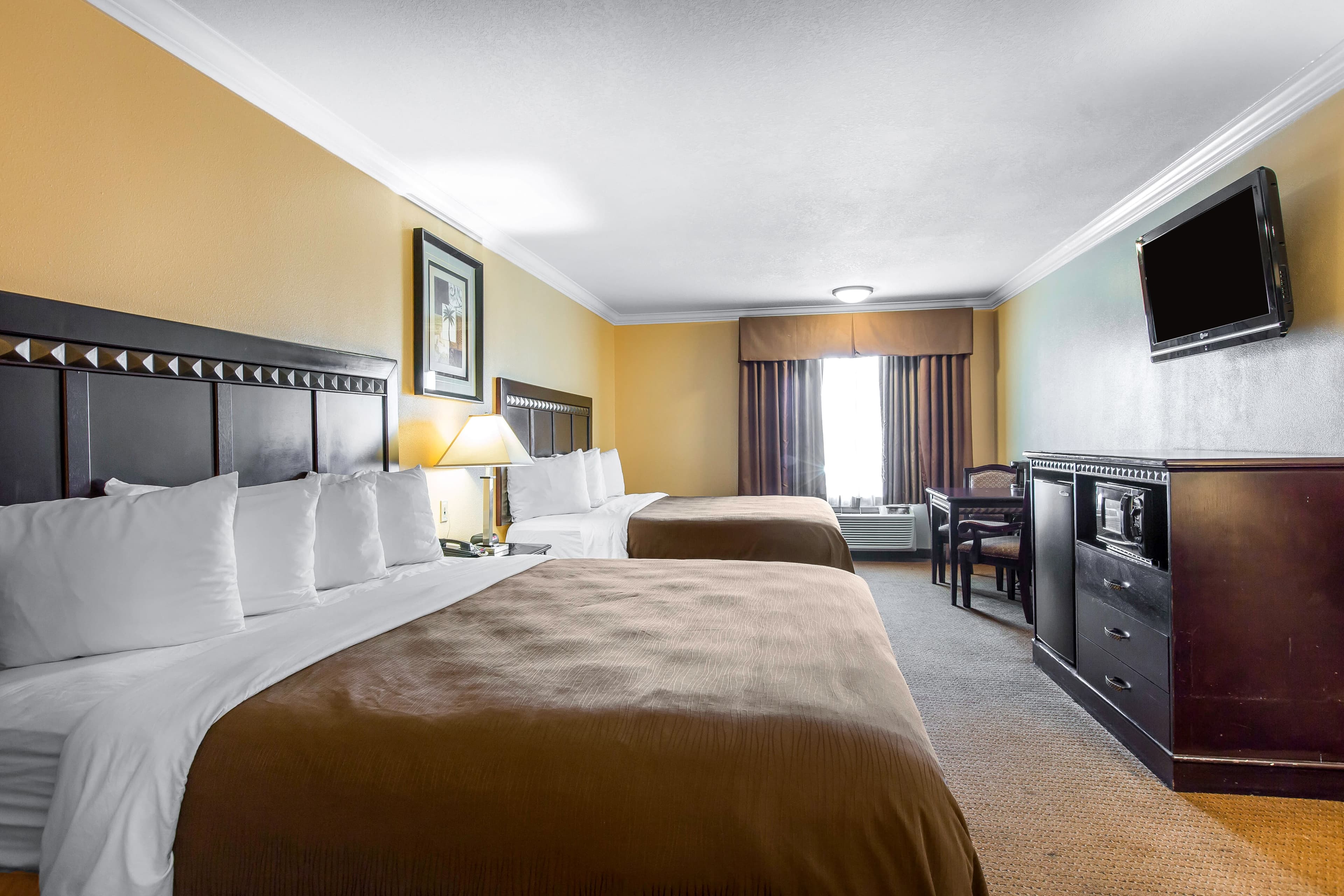 Quality Inn & Suites Bell Gardens-Los Angeles — 25
