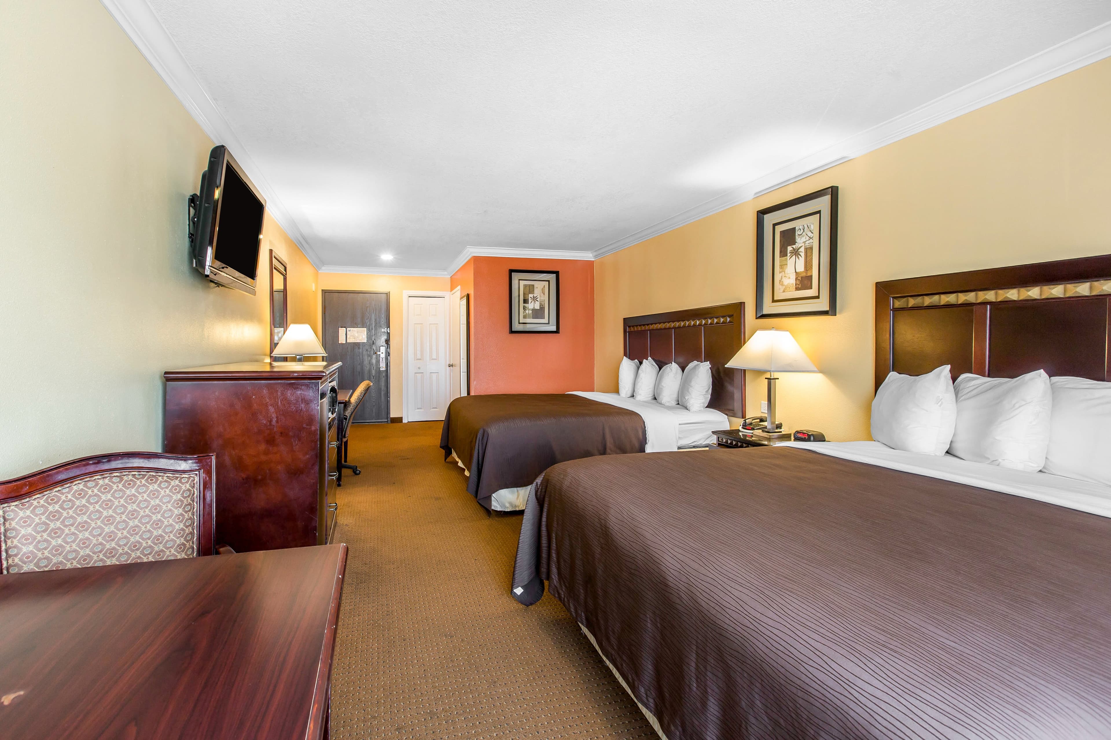 Quality Inn & Suites Bell Gardens-Los Angeles — 26