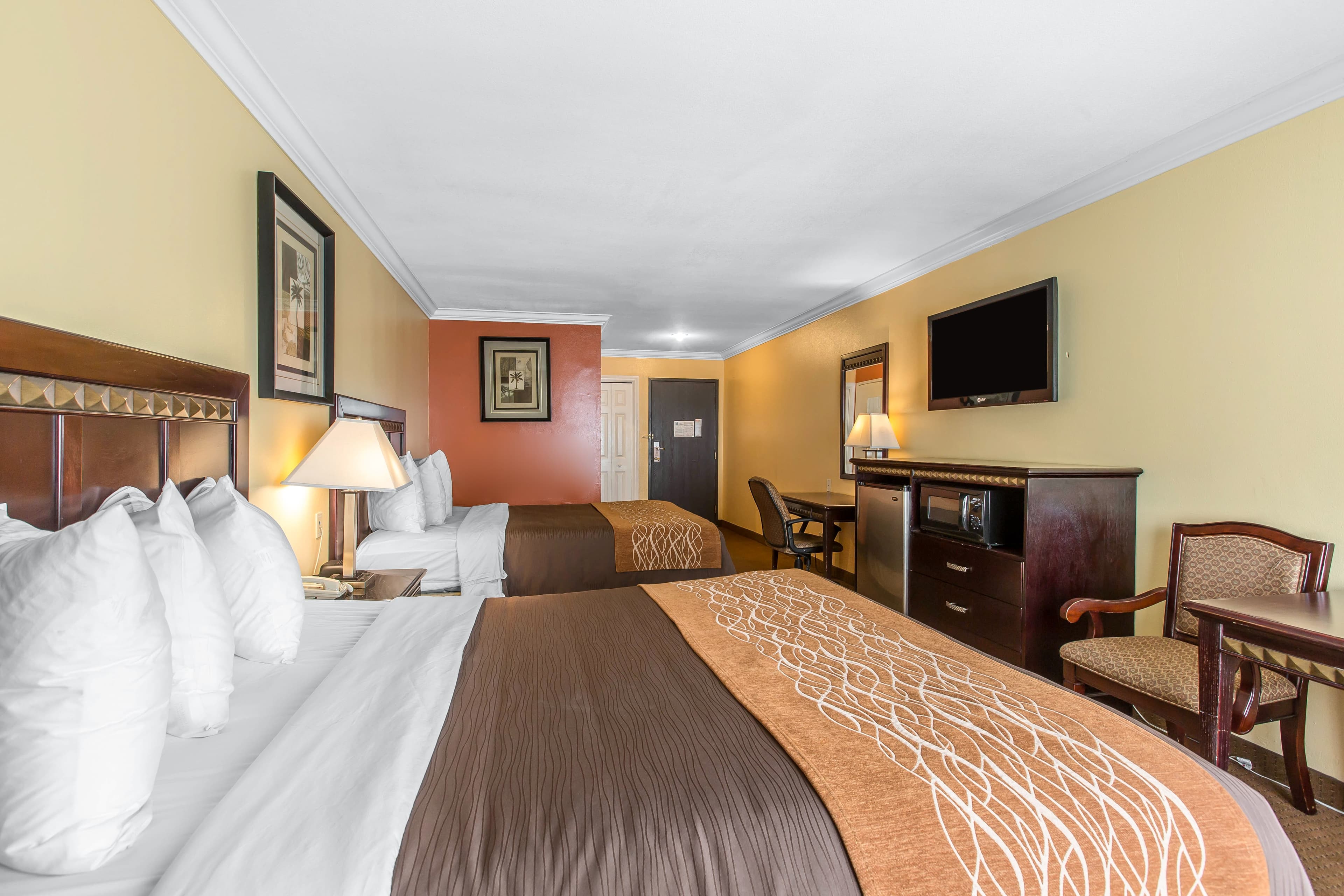 Quality Inn & Suites Bell Gardens-Los Angeles — 32