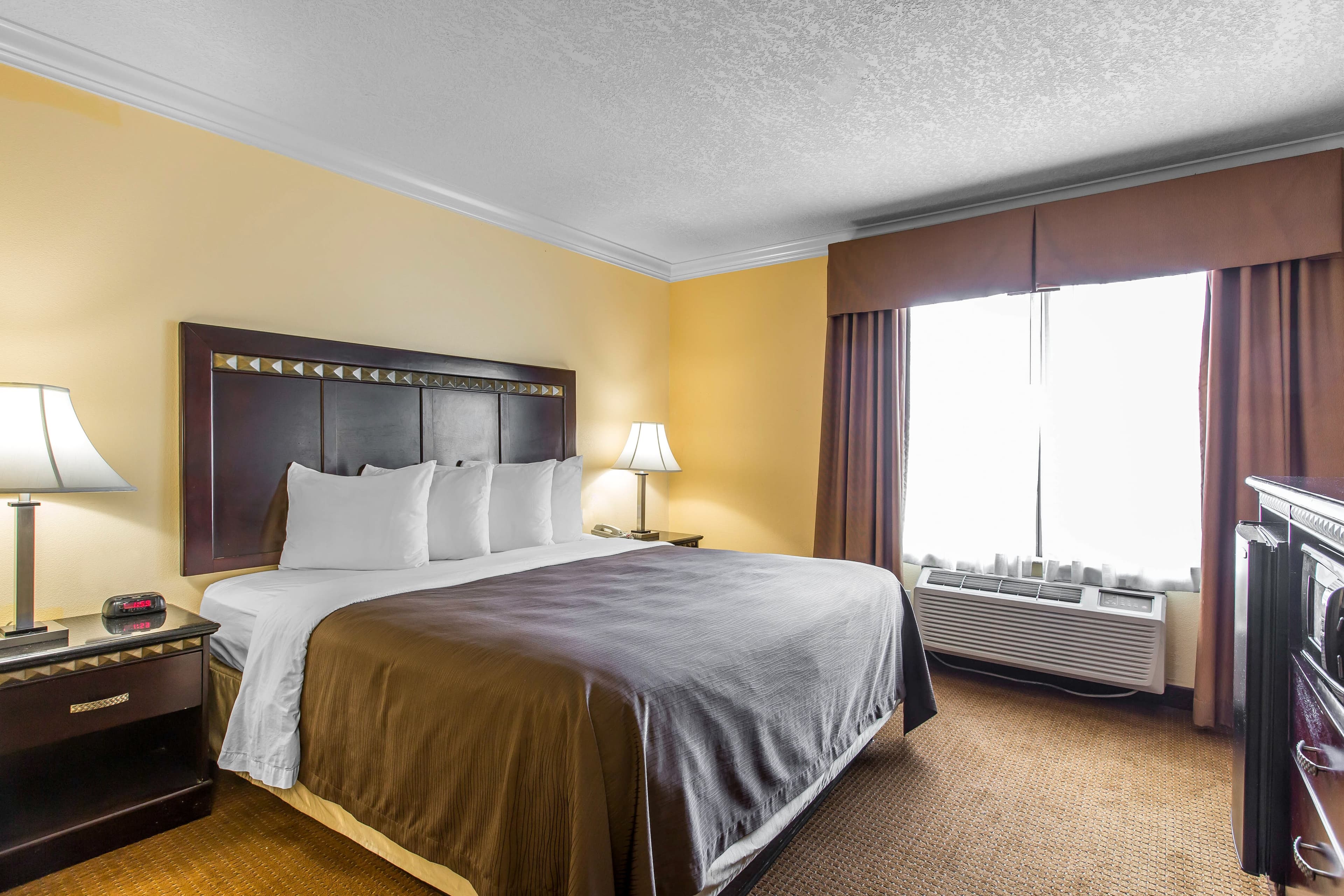 Quality Inn & Suites Bell Gardens-Los Angeles — 34