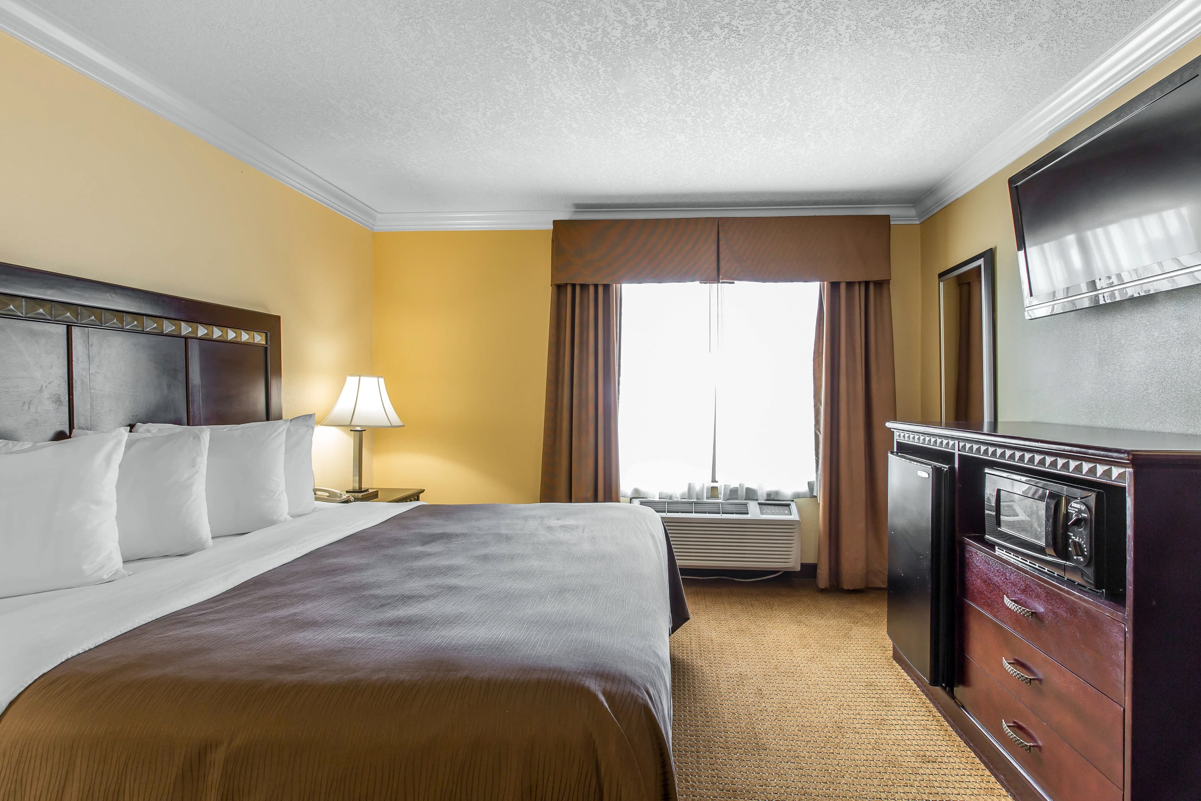 Quality Inn & Suites Bell Gardens-Los Angeles — 35