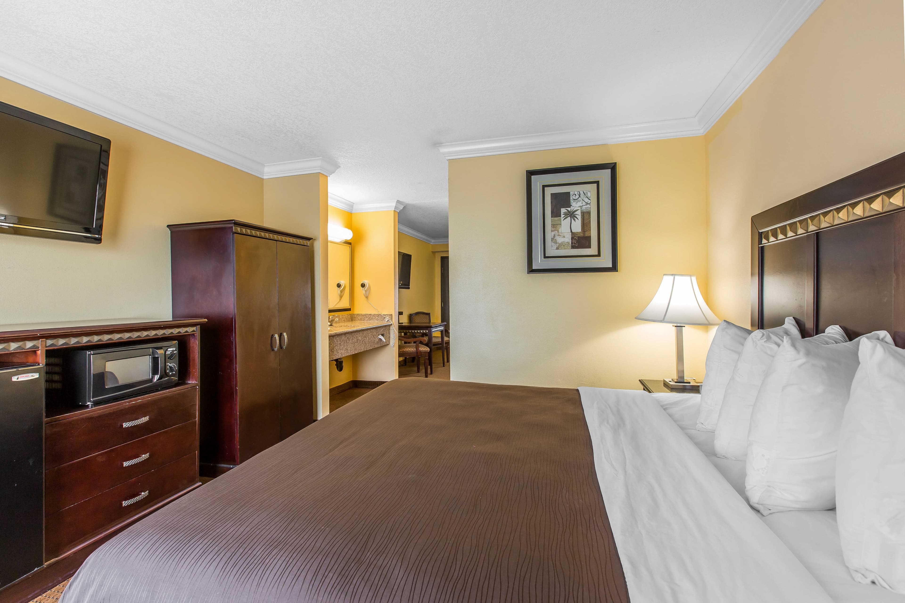 Quality Inn & Suites Bell Gardens-Los Angeles — 36