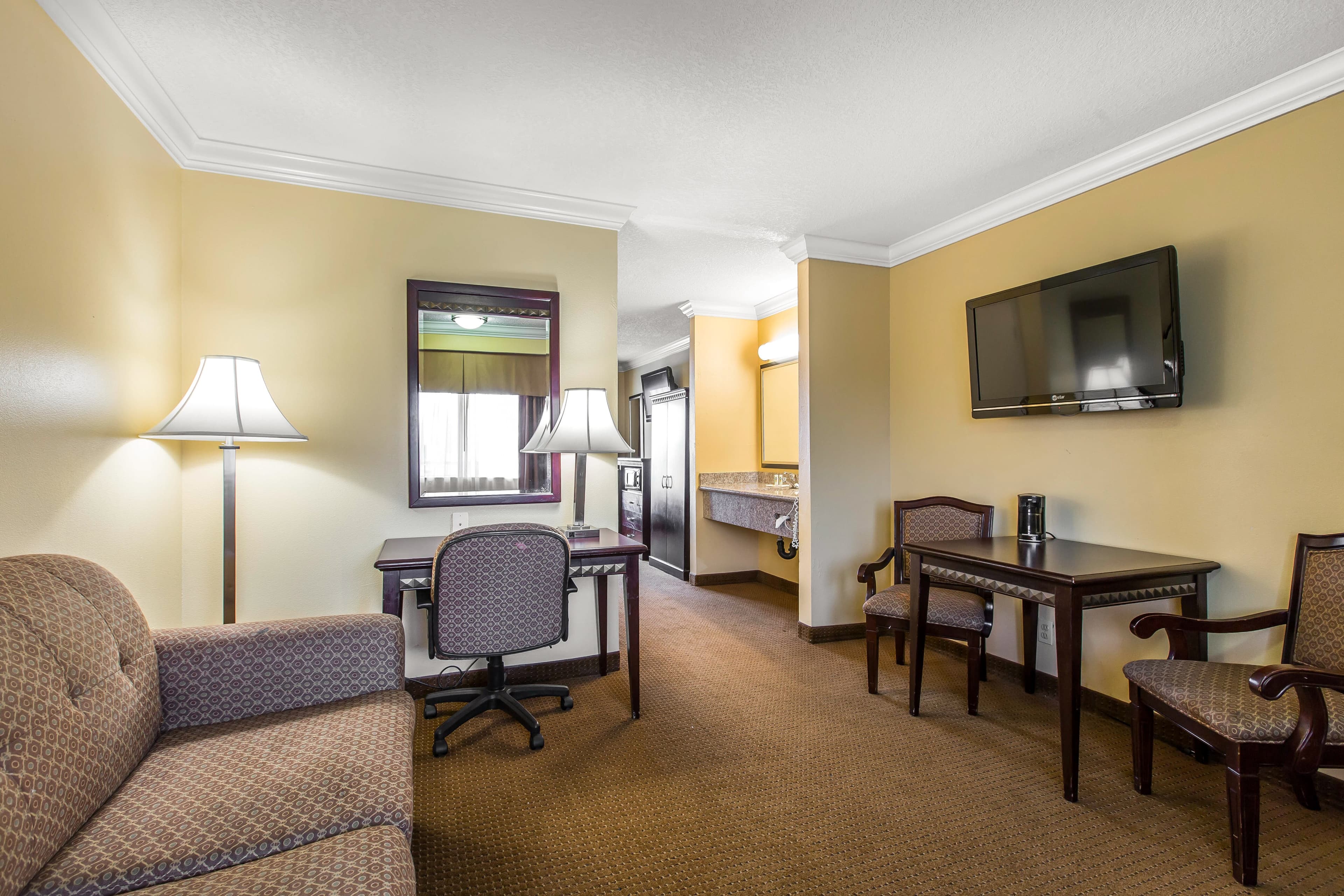 Quality Inn & Suites Bell Gardens-Los Angeles — 37