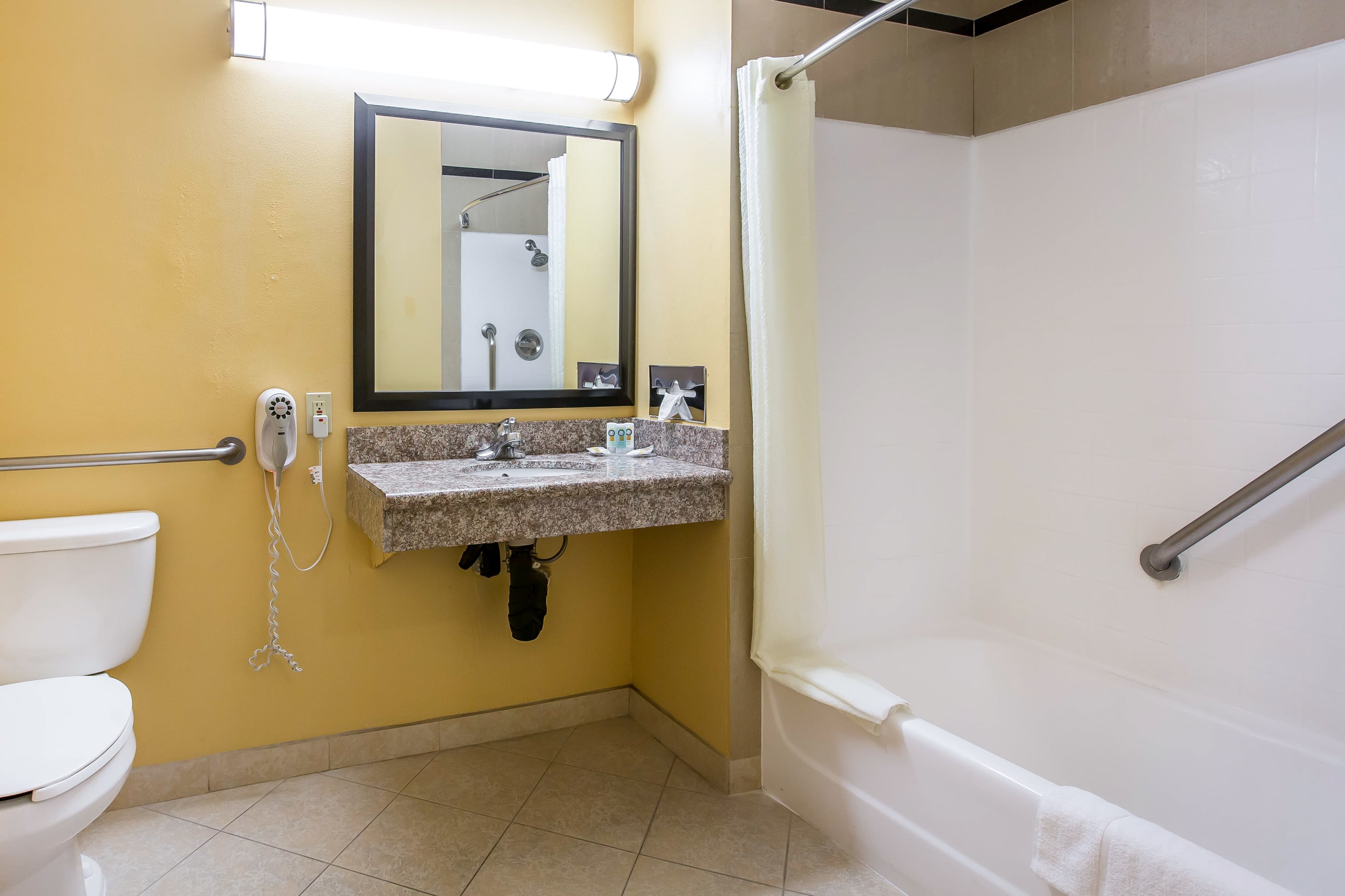 Quality Inn & Suites Bell Gardens-Los Angeles — 6