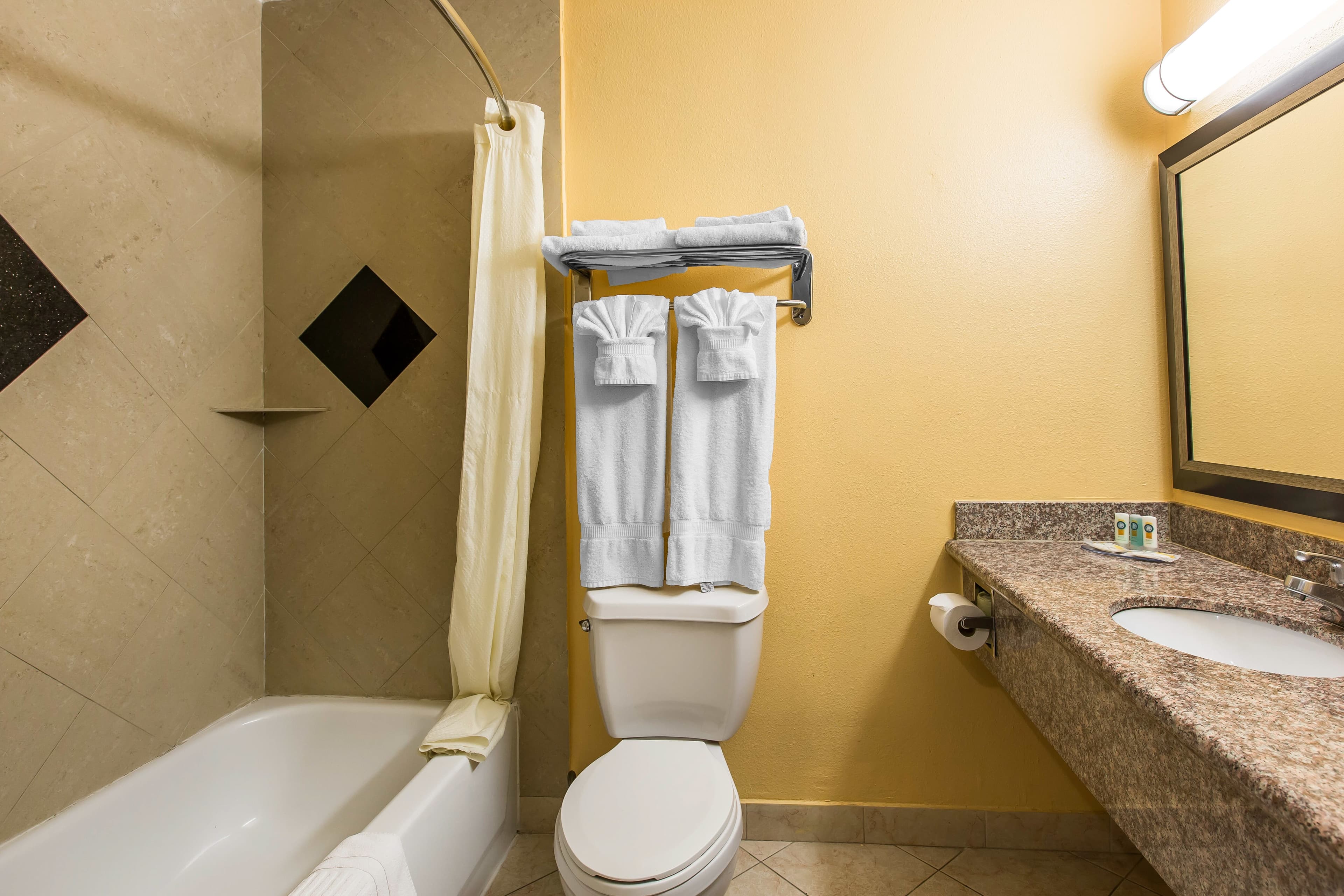 Quality Inn & Suites Bell Gardens-Los Angeles — 19